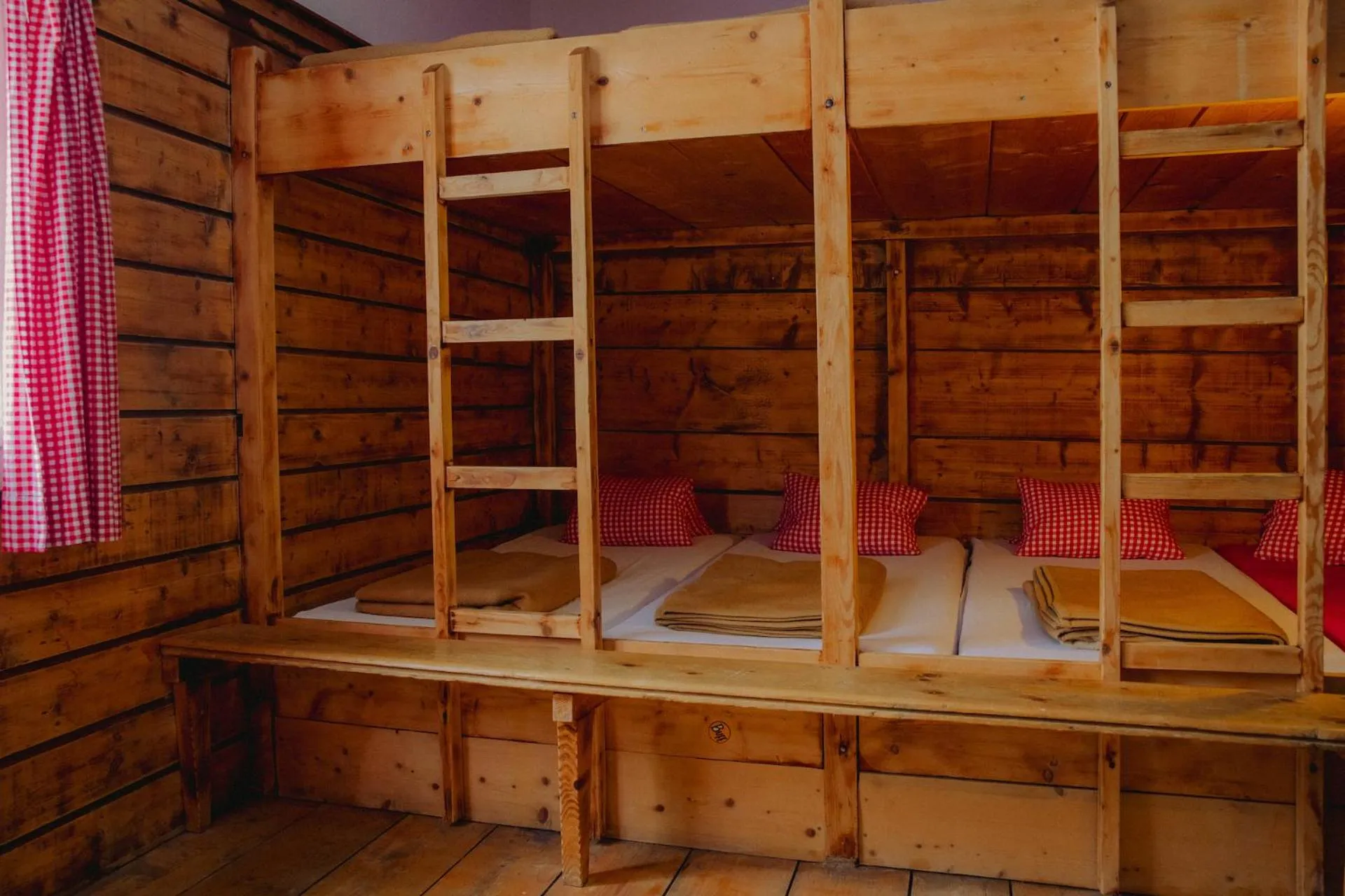 Gjaid-Alm 1739m am Dachstein-Only Accessible by Cable Car