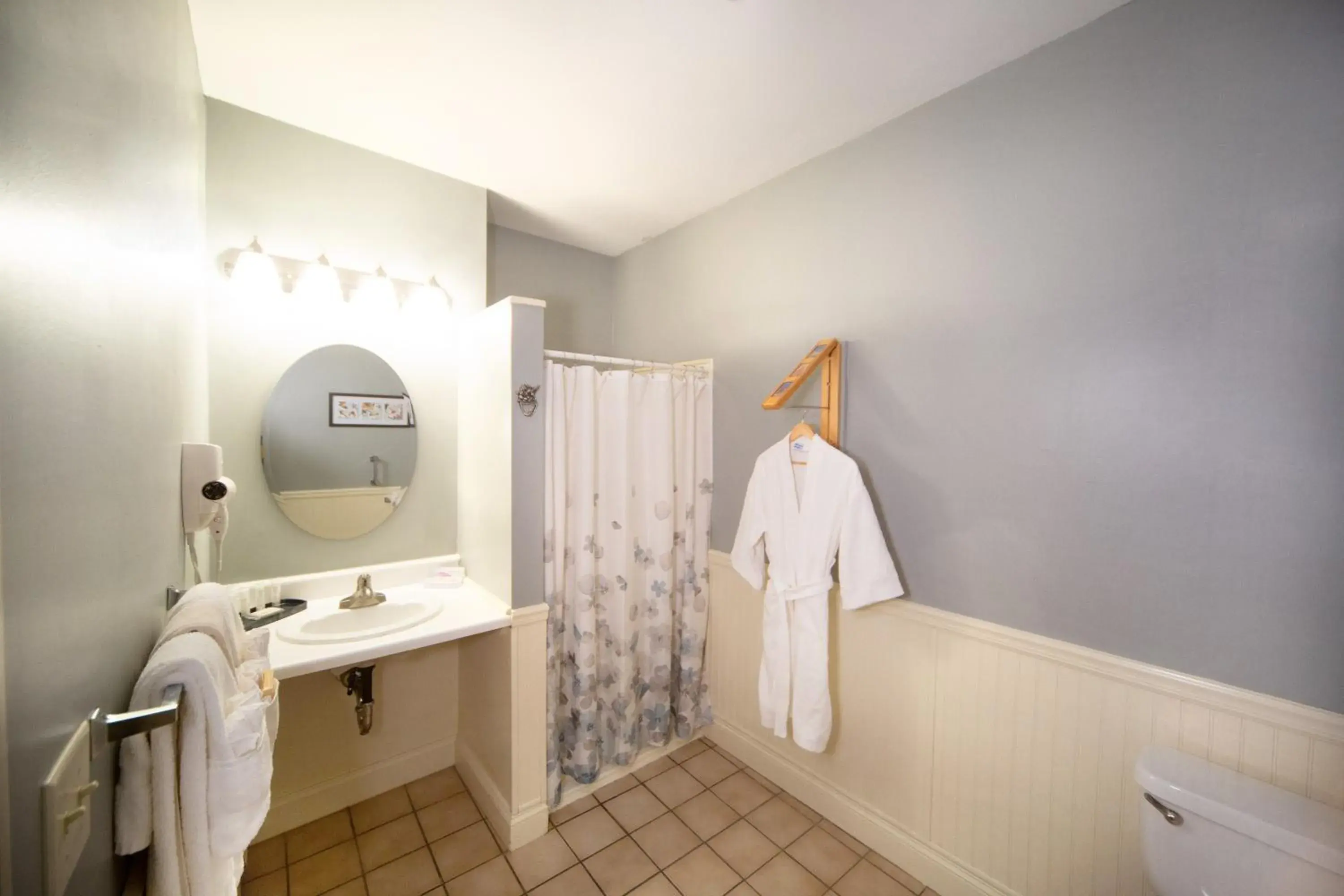 Double Room with Two Double Beds with Private Bathroom in Inn at St John Portland In-Town Double Room with Two Double Beds with Private Bathroom in Inn at St John Portland In-Town