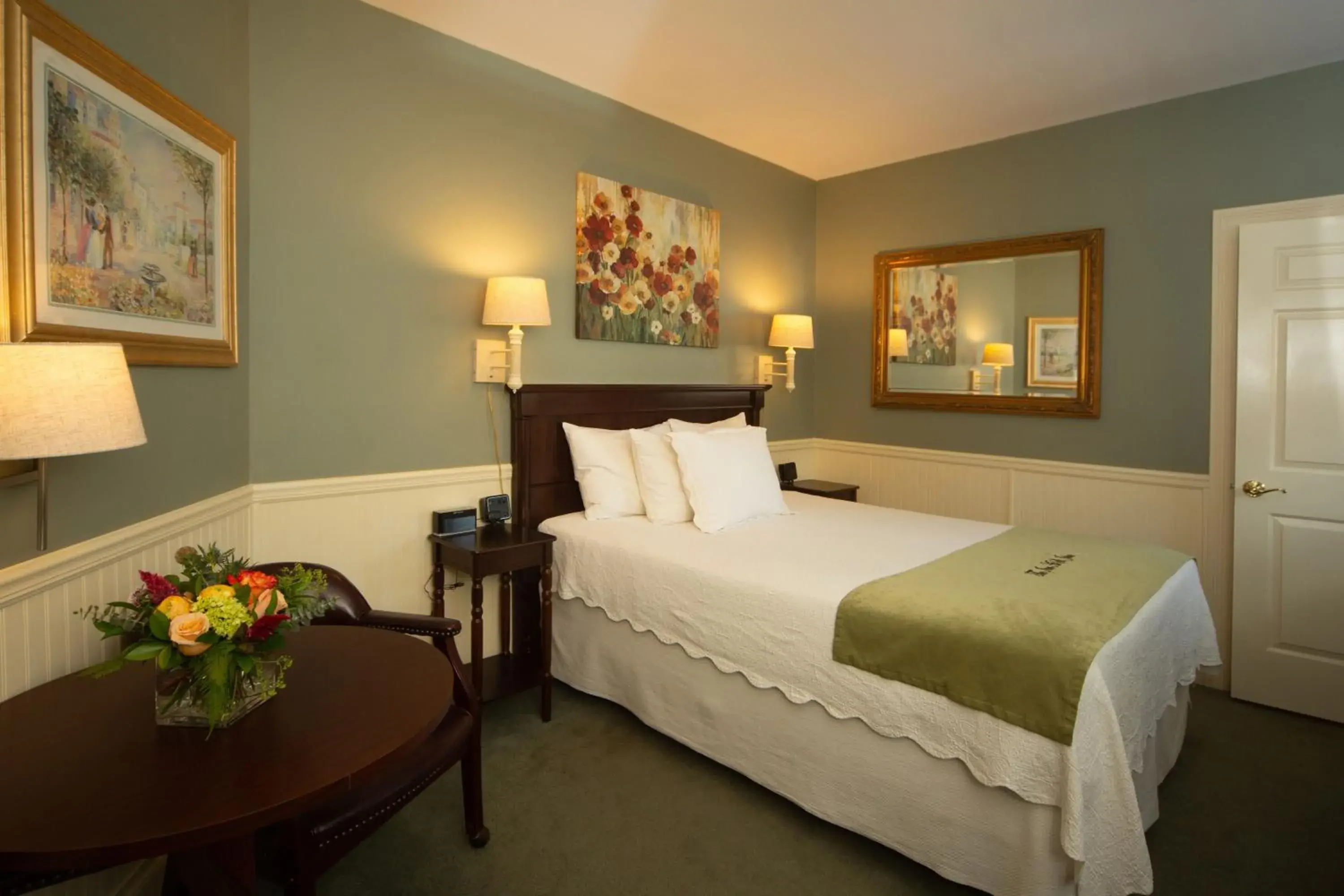 Queen Room with Private Bathroom in Inn at St John Portland In-Town Queen Room with Private Bathroom in Inn at St John Portland In-Town