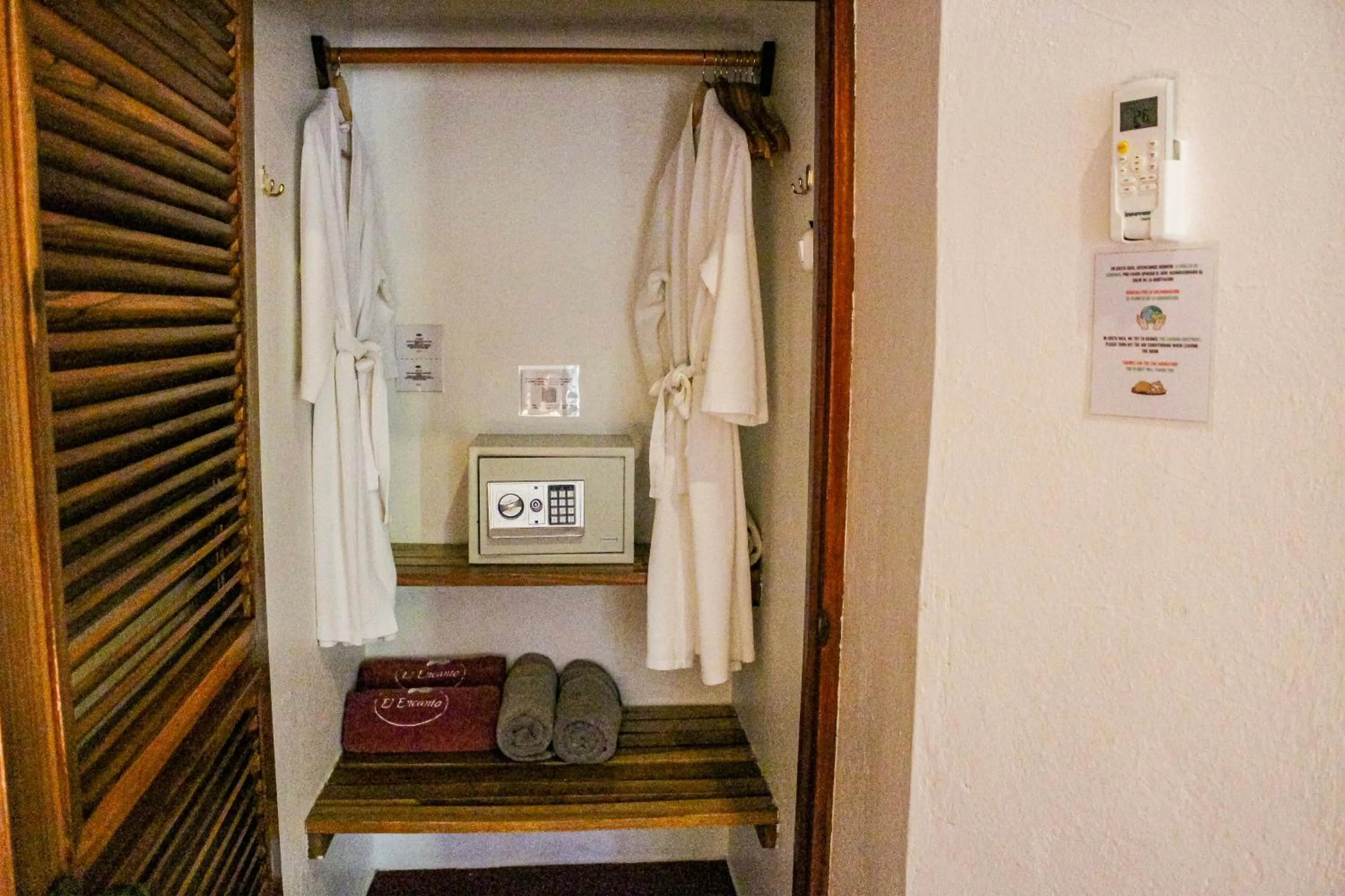 safe in Hotel El Encanto