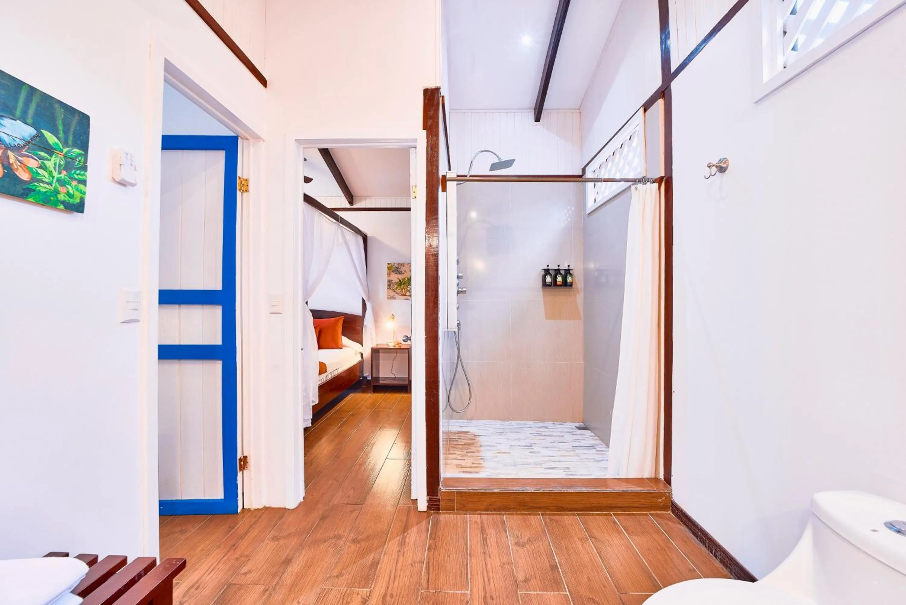 Bathroom, Bed in Hotel El Encanto