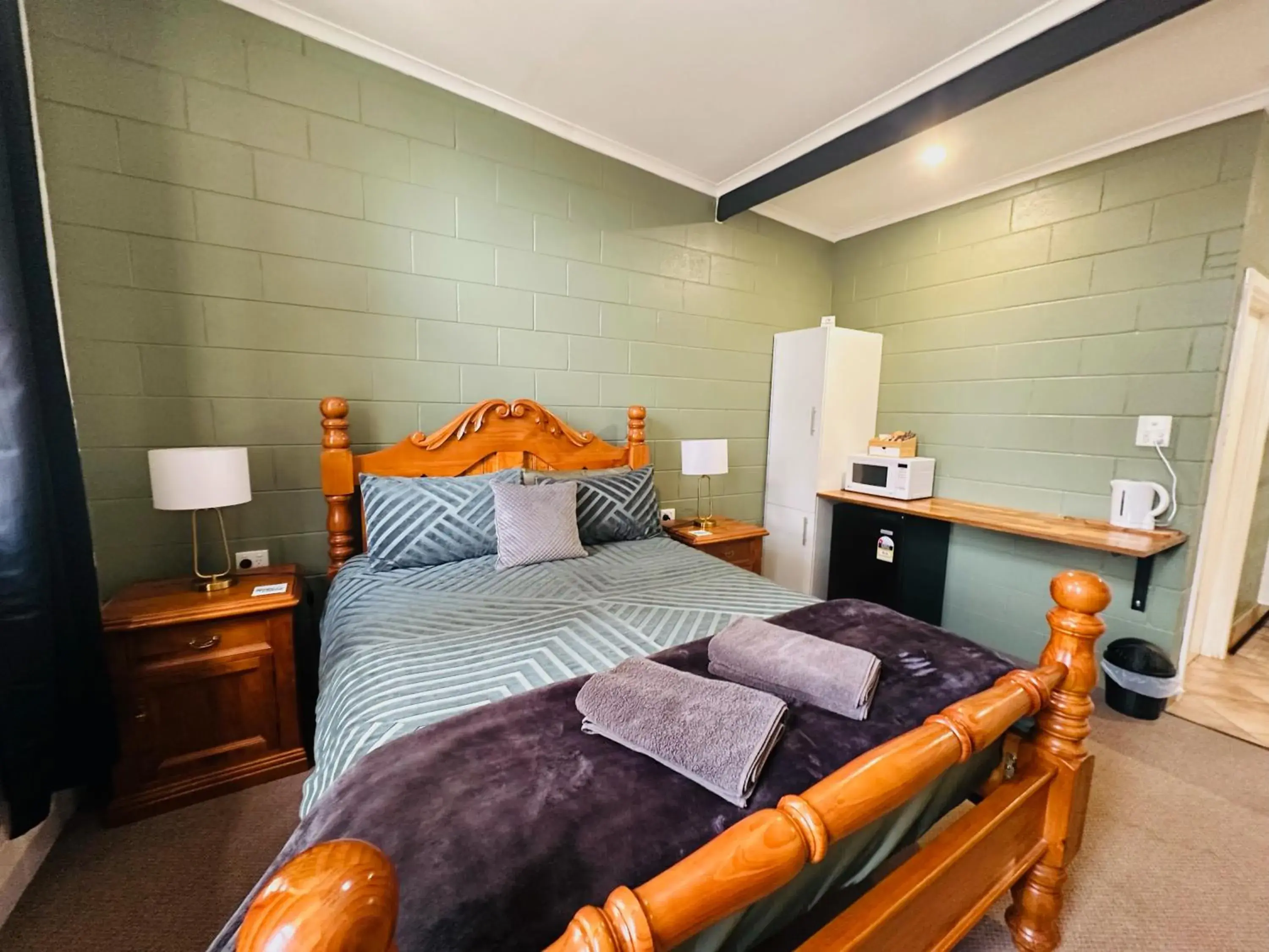 Deluxe Queen Room in Flinders Ranges Motel - The Mill Deluxe Queen Room in Flinders Ranges Motel - The Mill