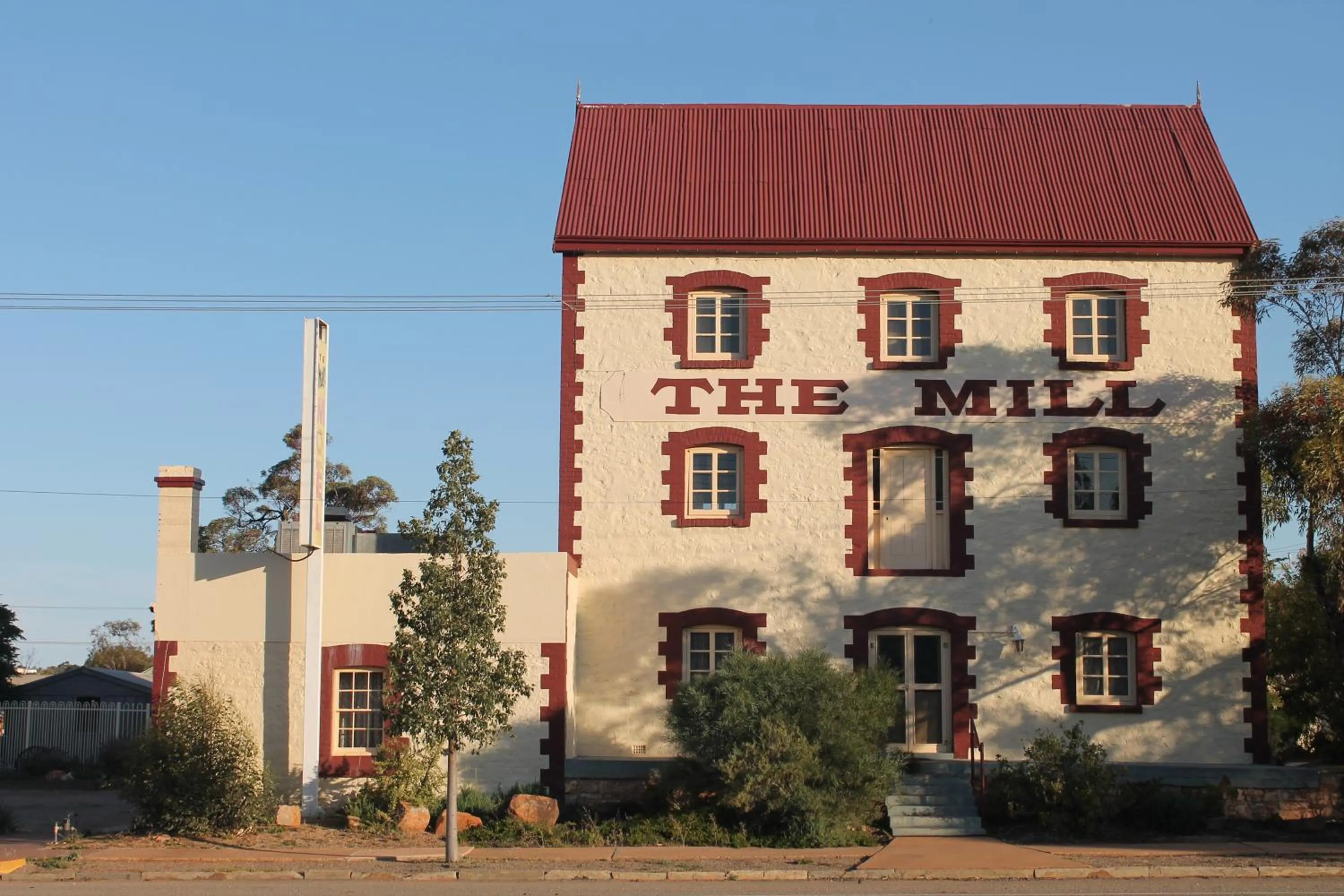 Facade/entrance in Flinders Ranges Motel - The Mill