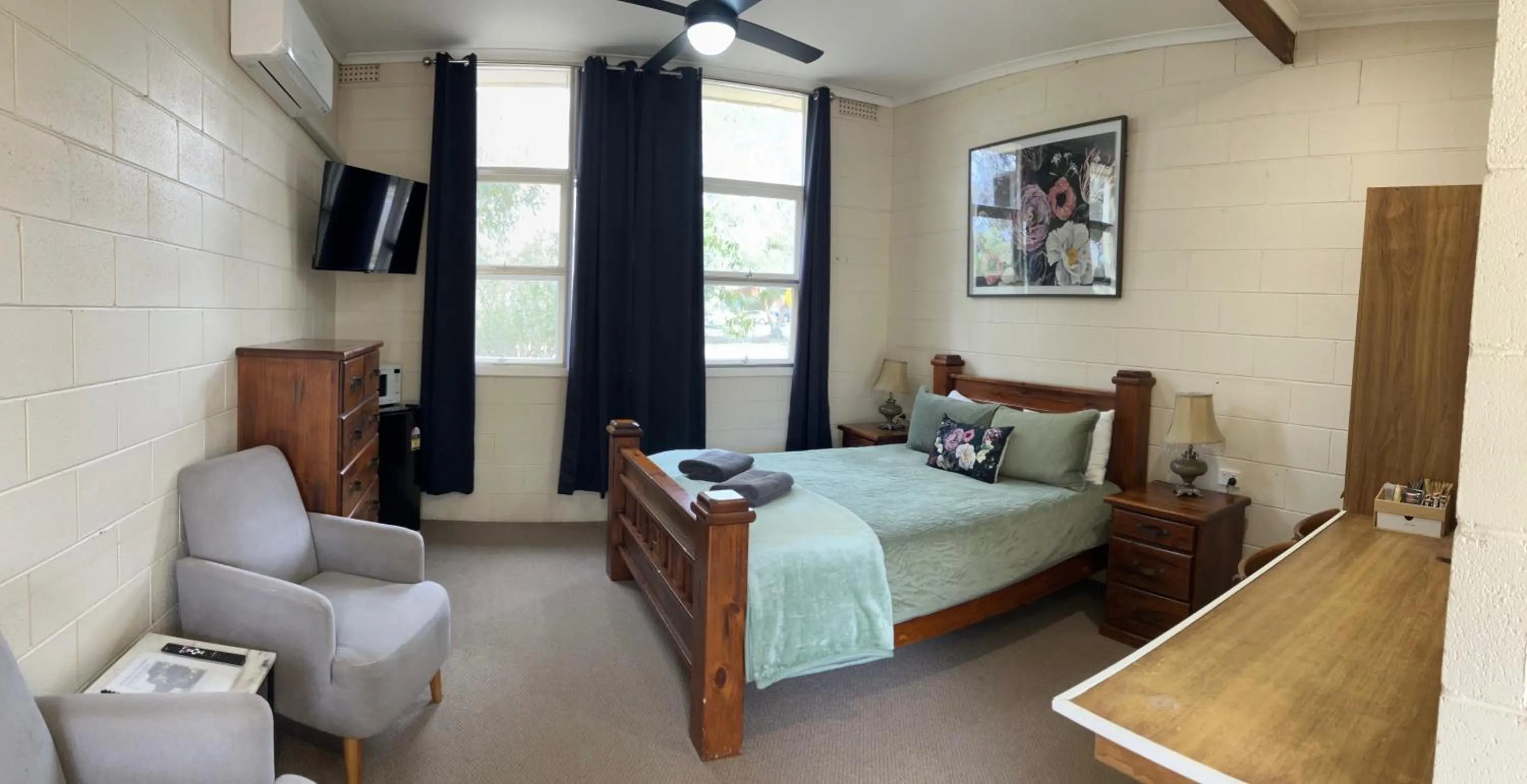 Bed in Flinders Ranges Motel - The Mill