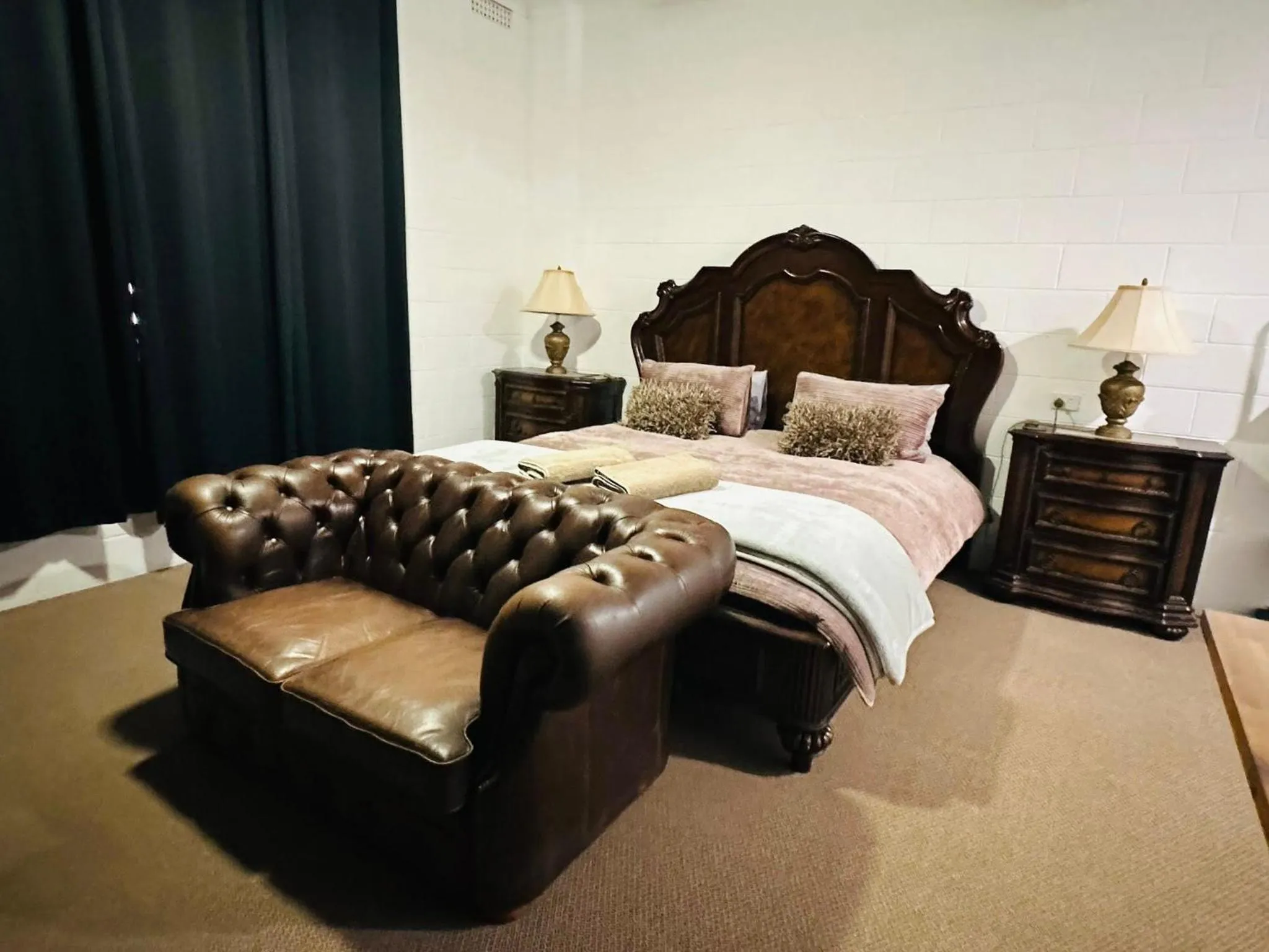 Bed in Flinders Ranges Motel - The Mill