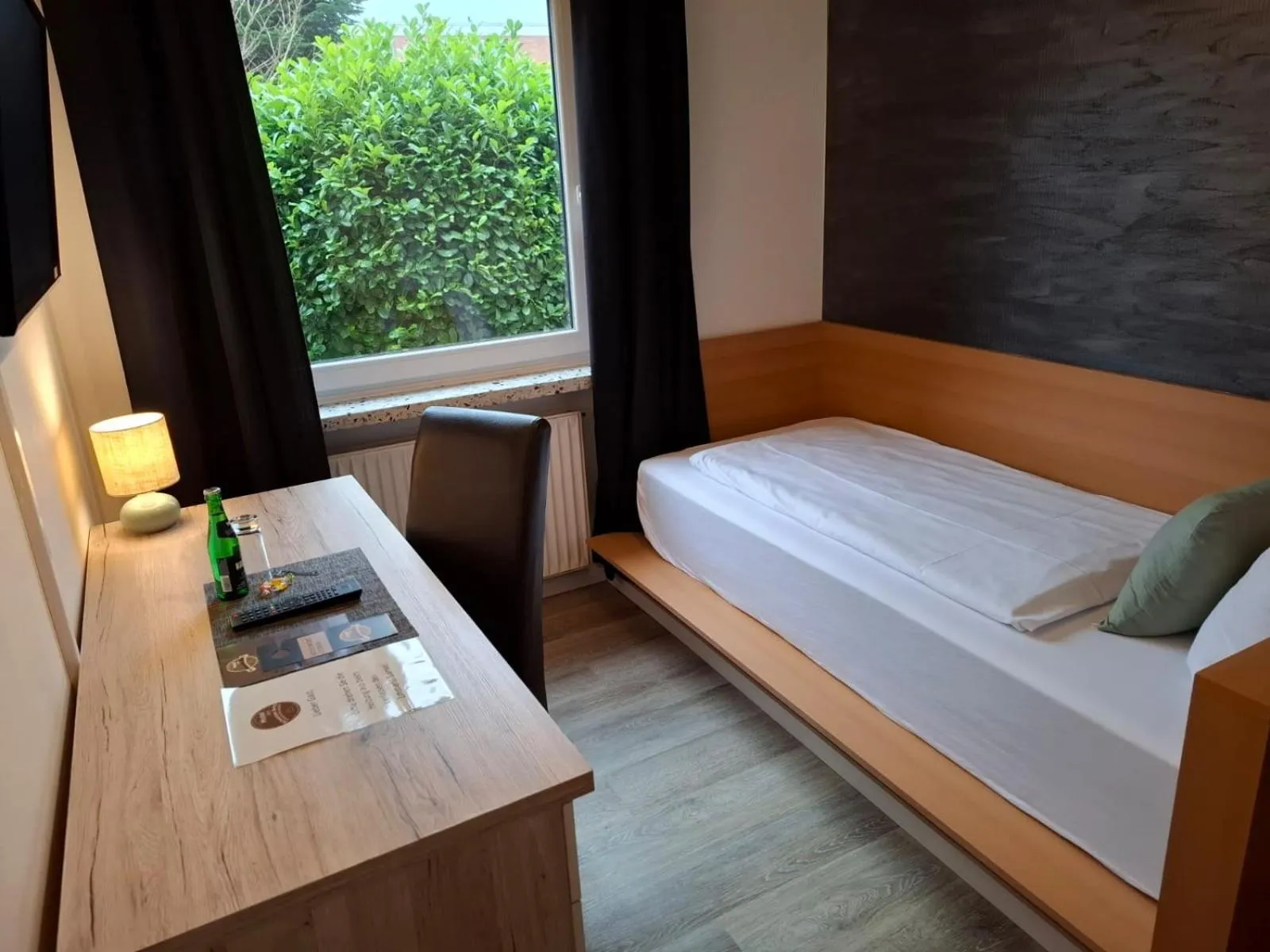 Garden, Bed in Hotel Am Schwarzen Berg