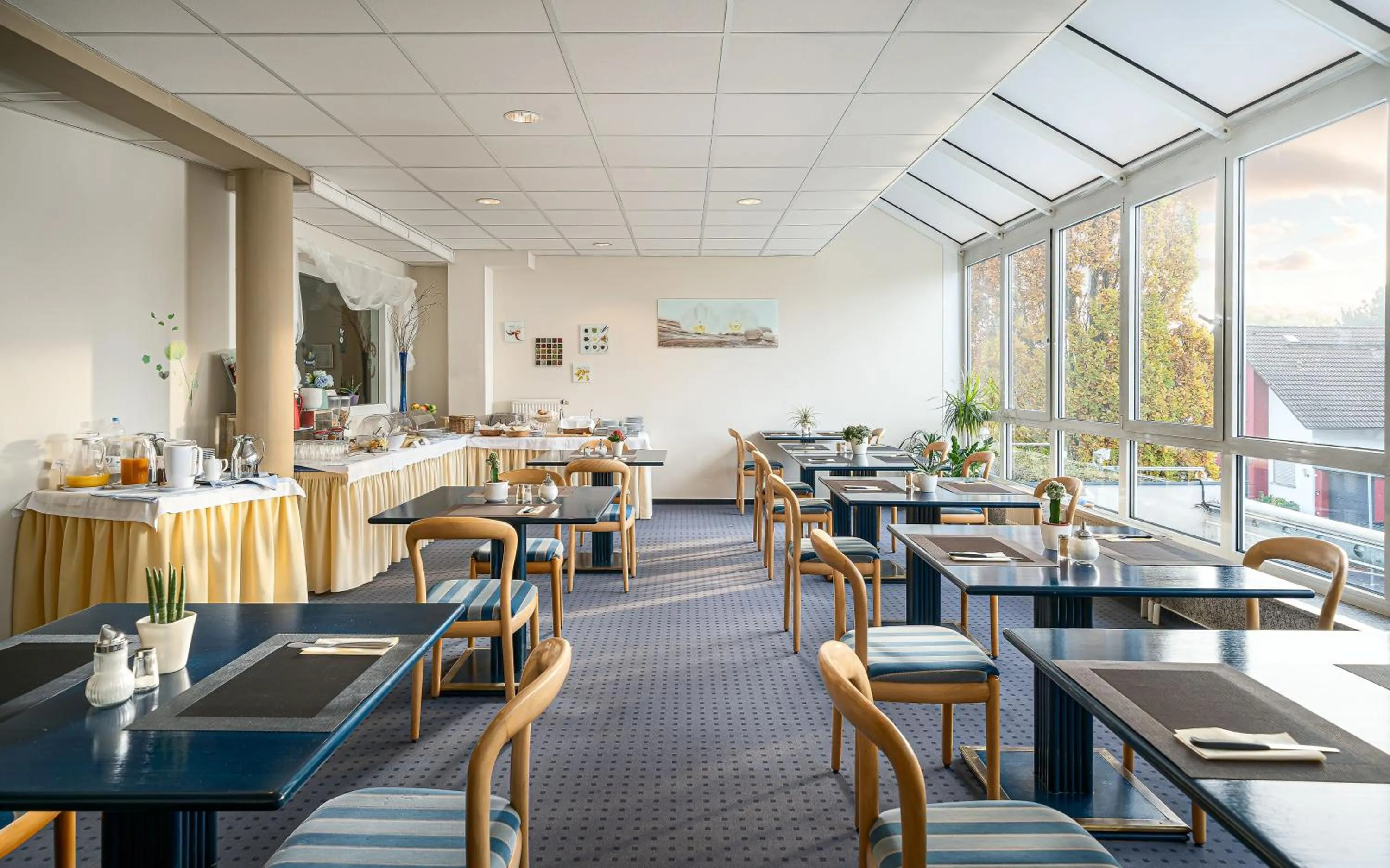 Restaurant/places to eat in Sunibel Inn