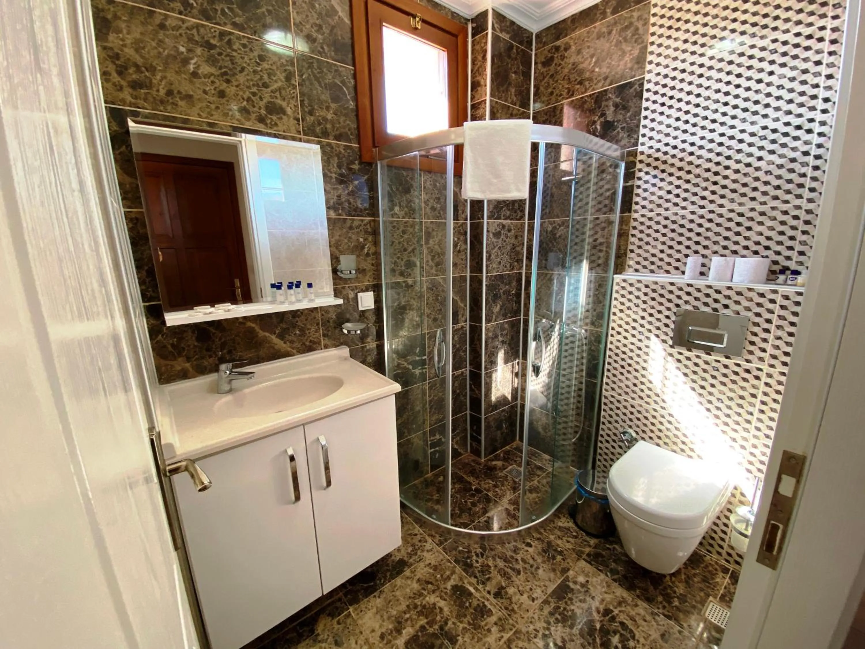 Bathroom in Mai Otel Cunda