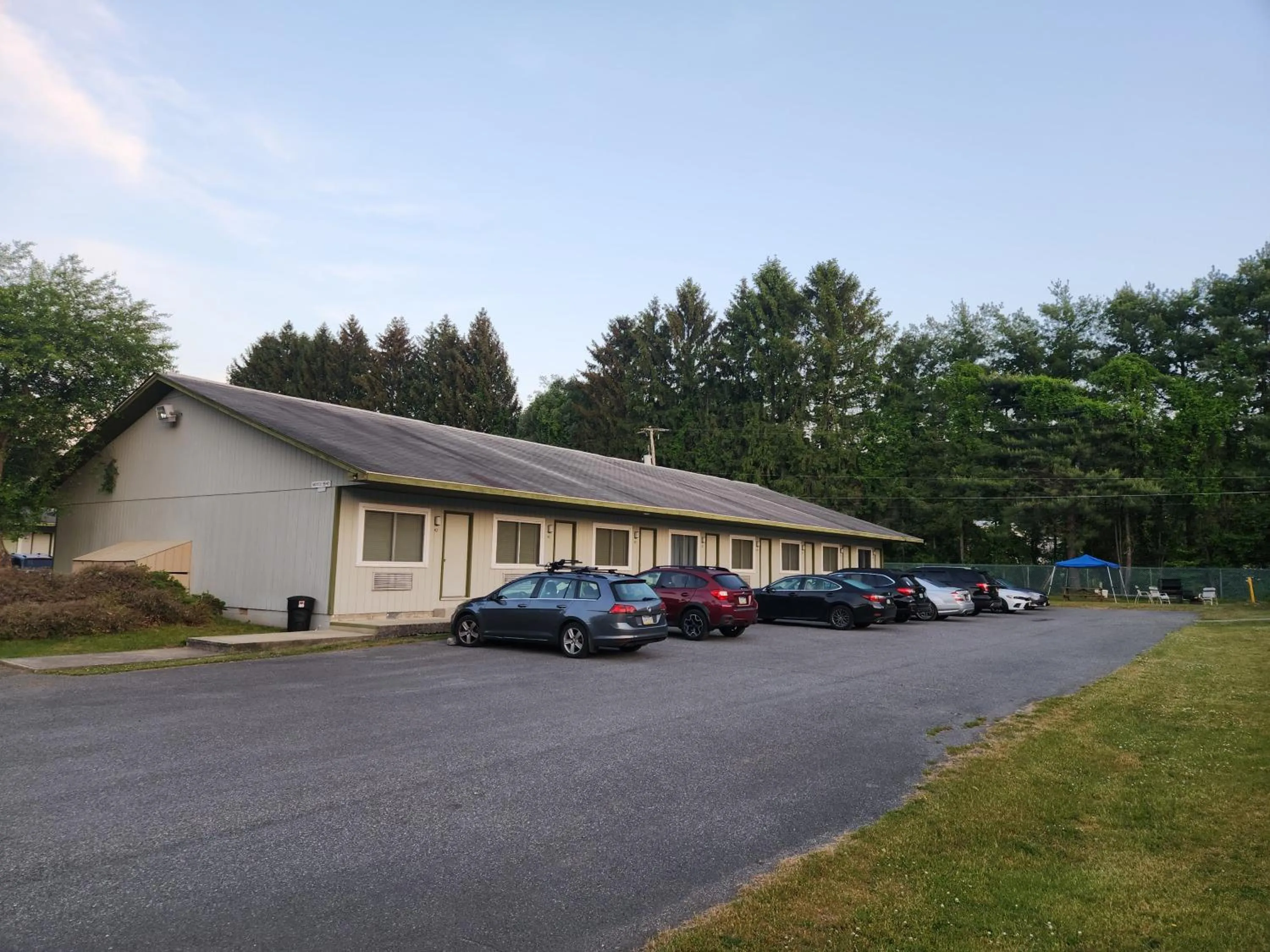 Property building in Glenwood Inn - Stroudsburg