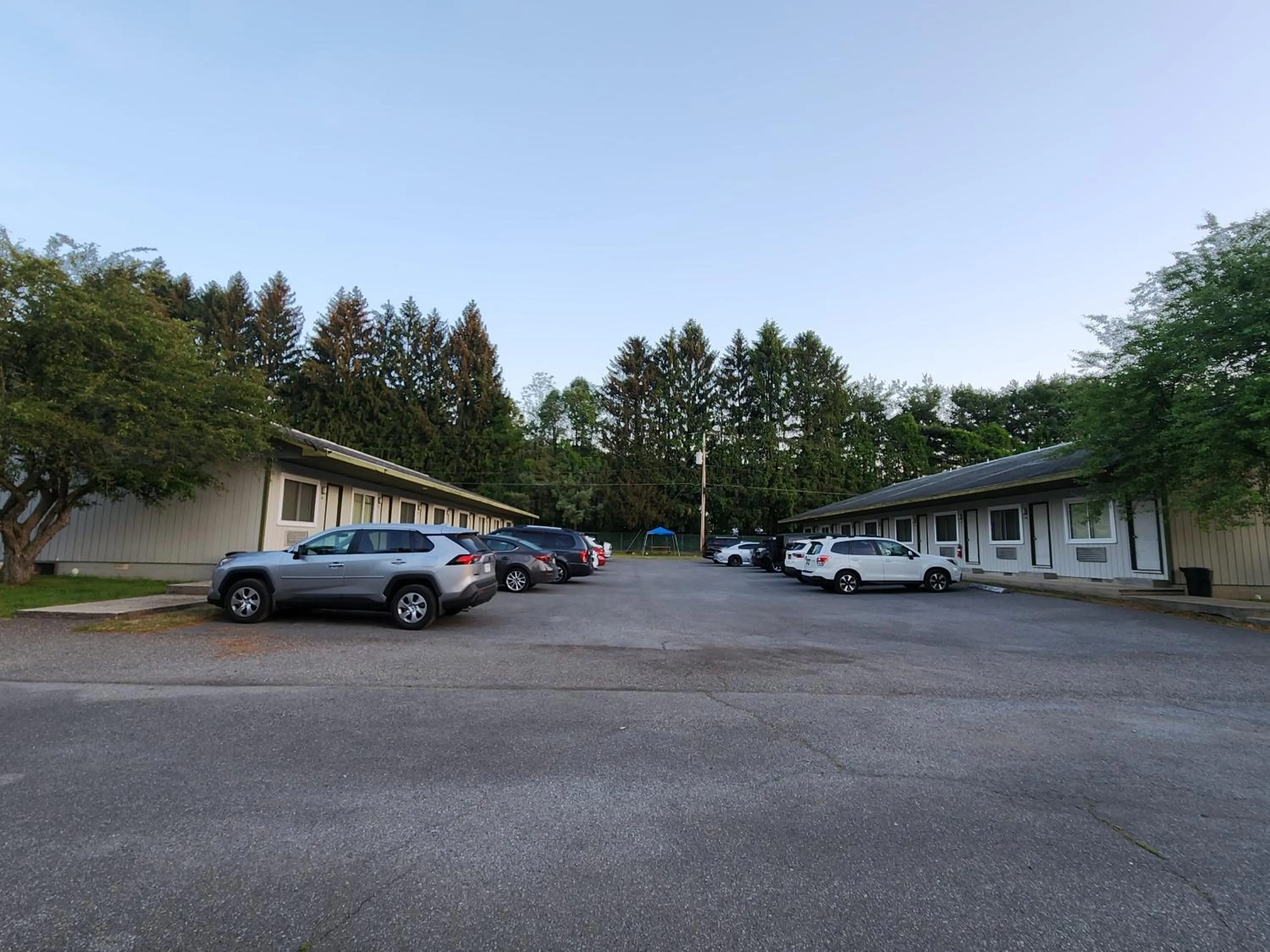 Property building in Glenwood Inn - Stroudsburg