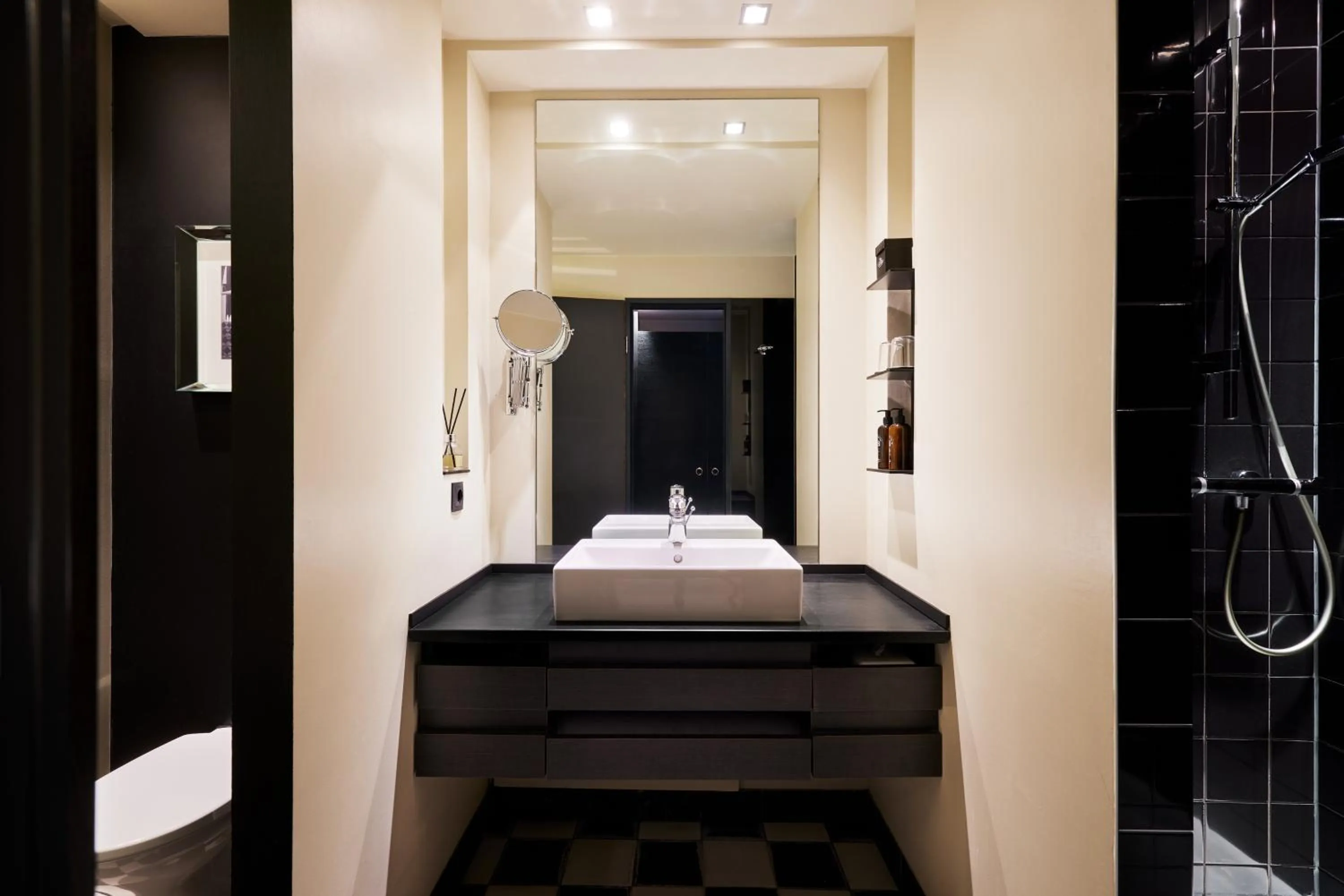 Bathroom in The George Hamburg