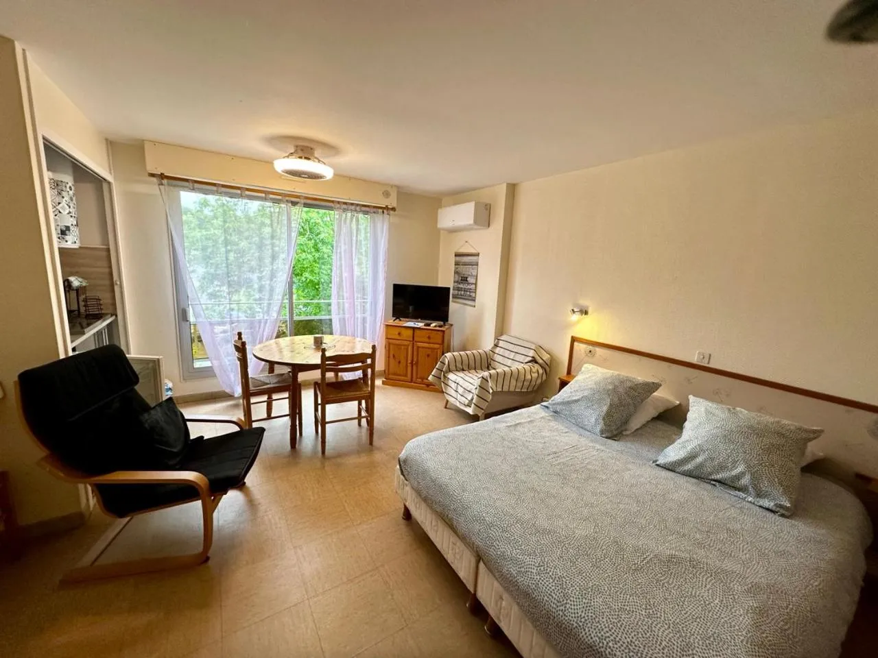 View (from property/room), Bed in Résidence Aramis