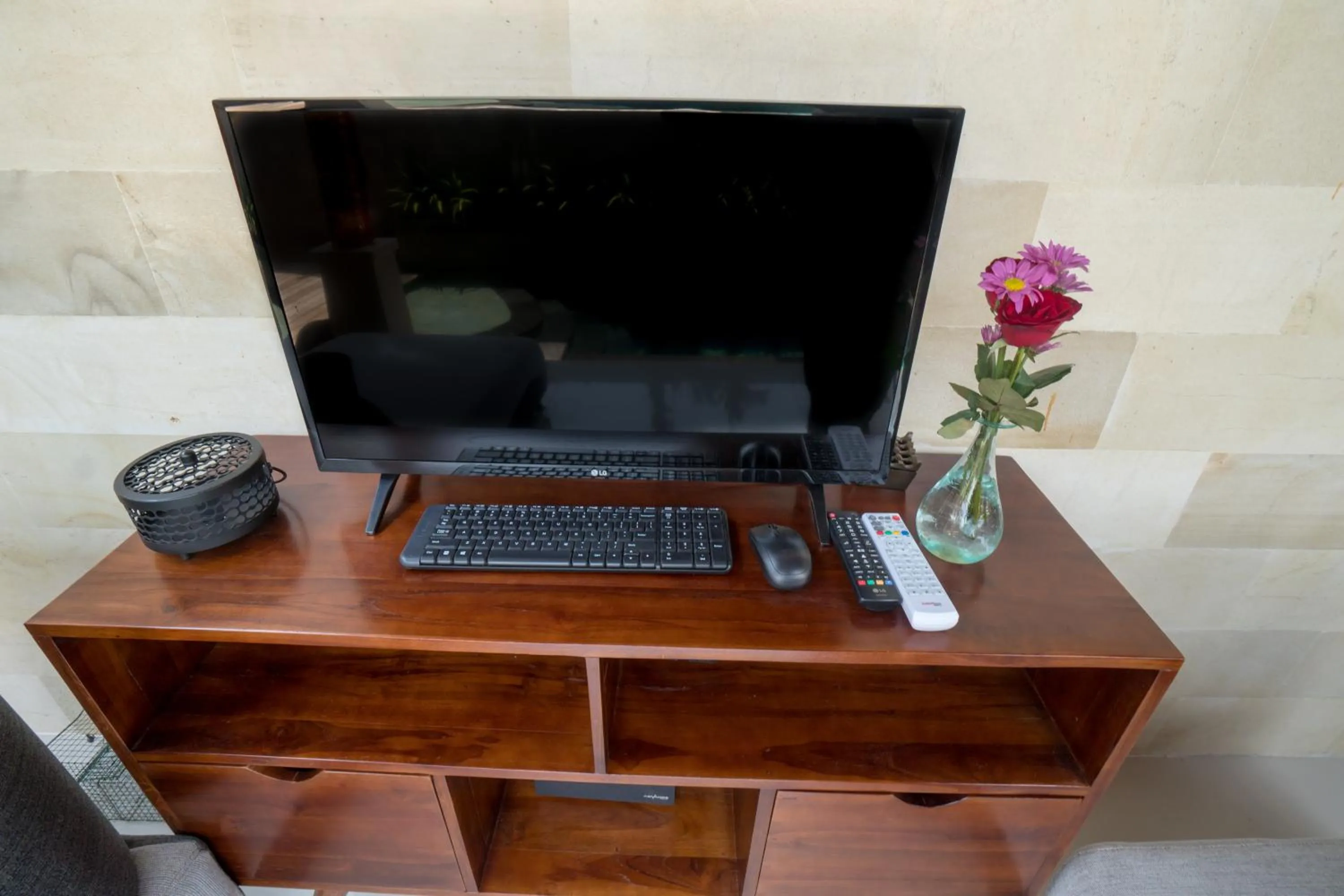 Communal lounge/ TV room in Royani Villa