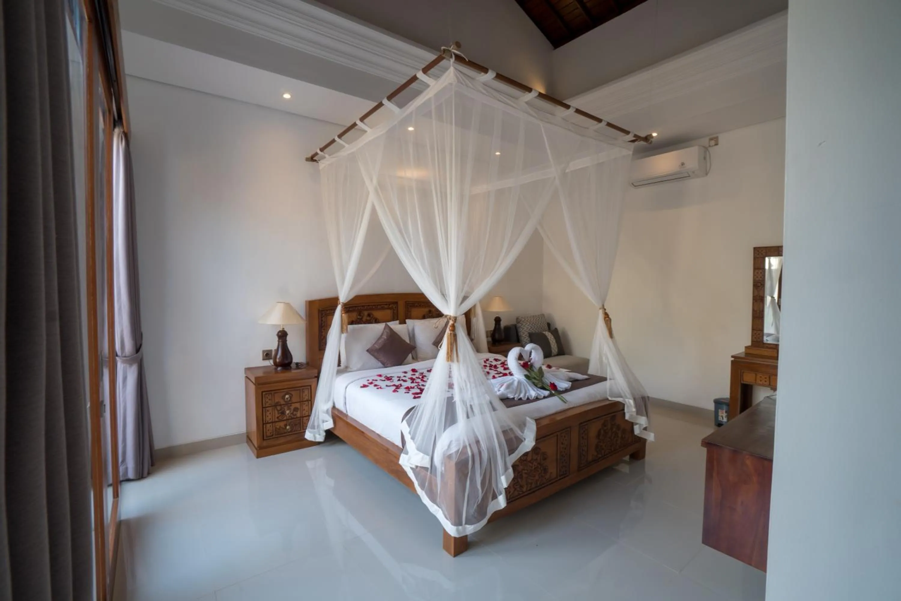 Bed in Royani Villa
