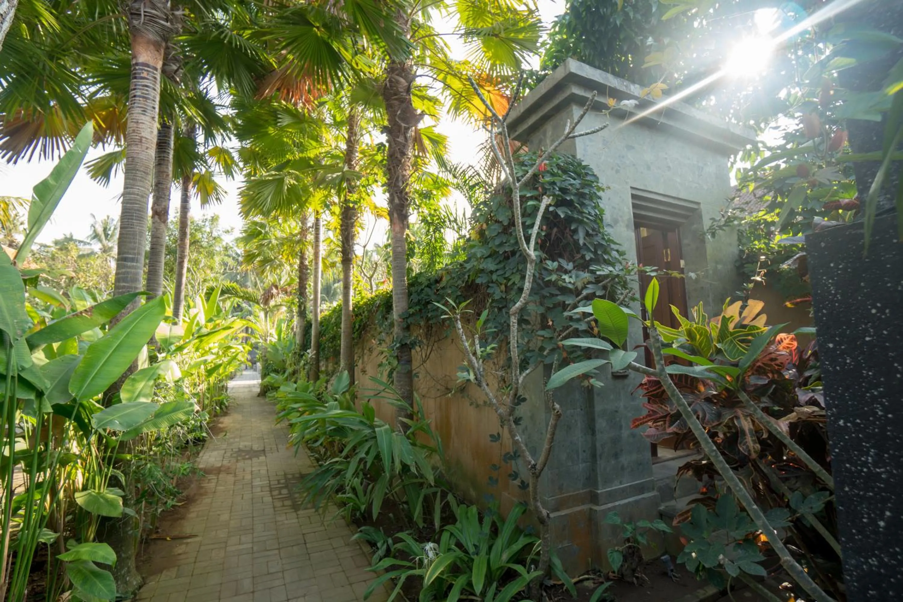 Facade/entrance in Royani Villa