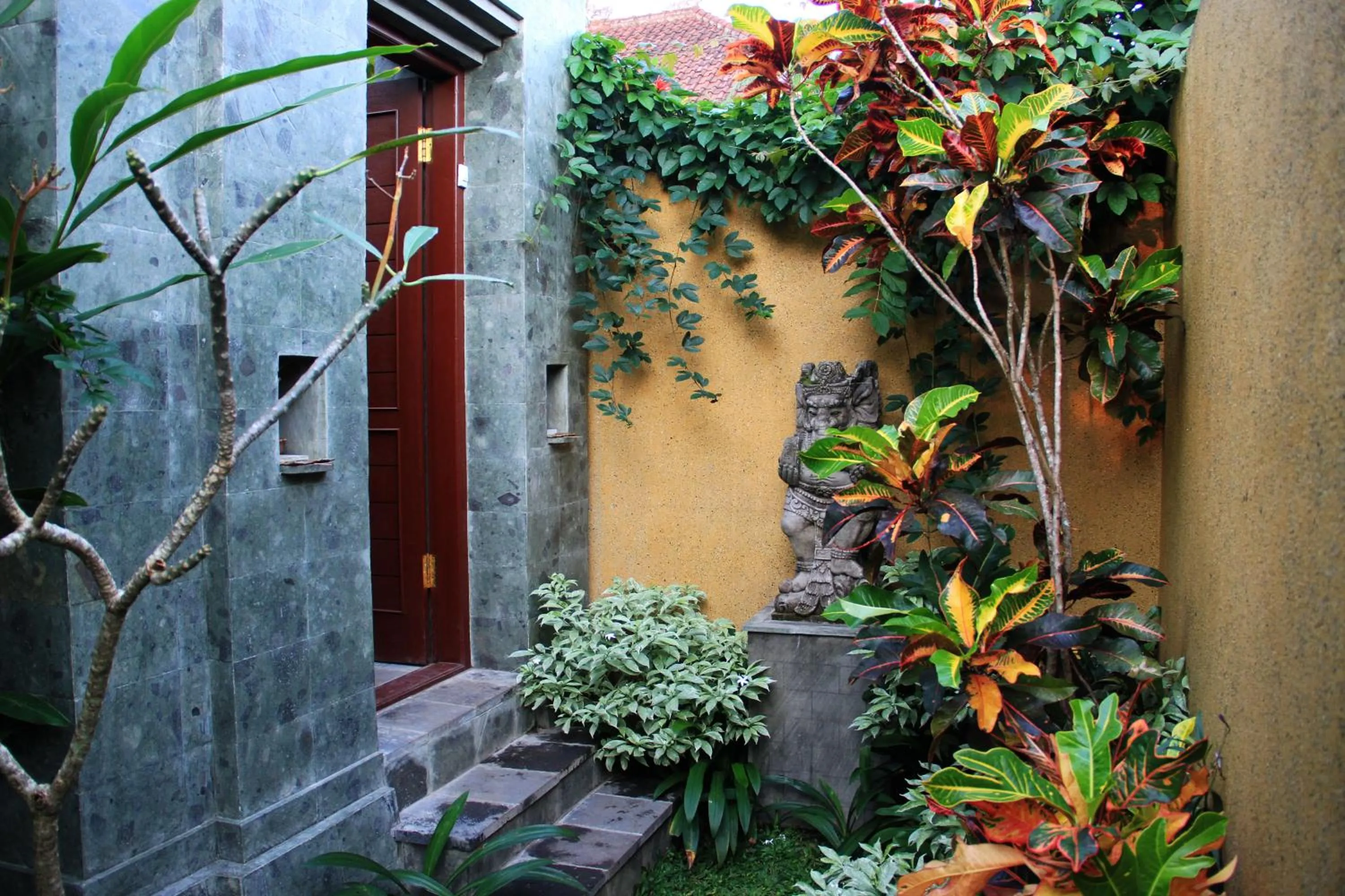 Facade/entrance in Royani Villa