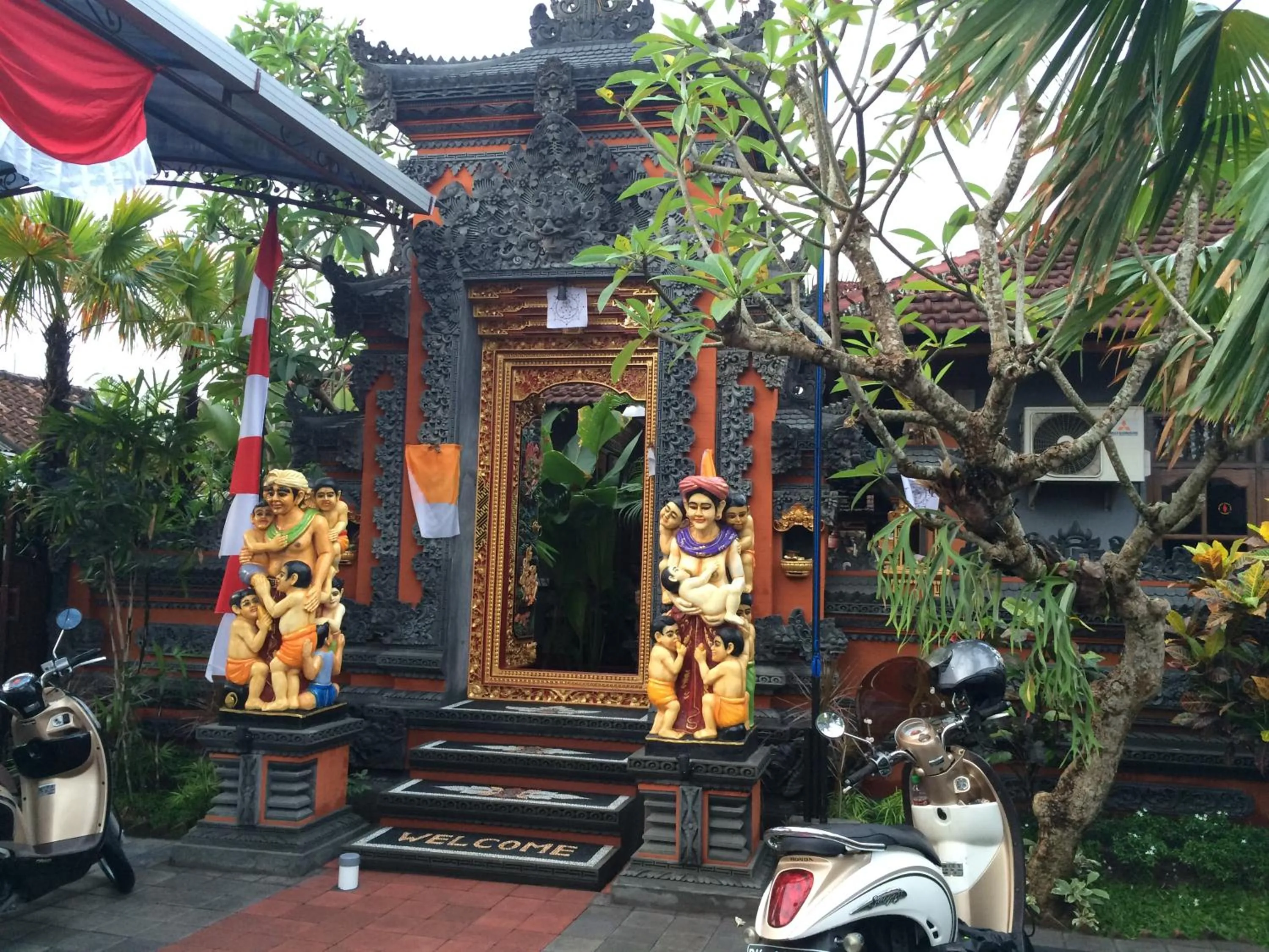 Facade/entrance in Royani Villa