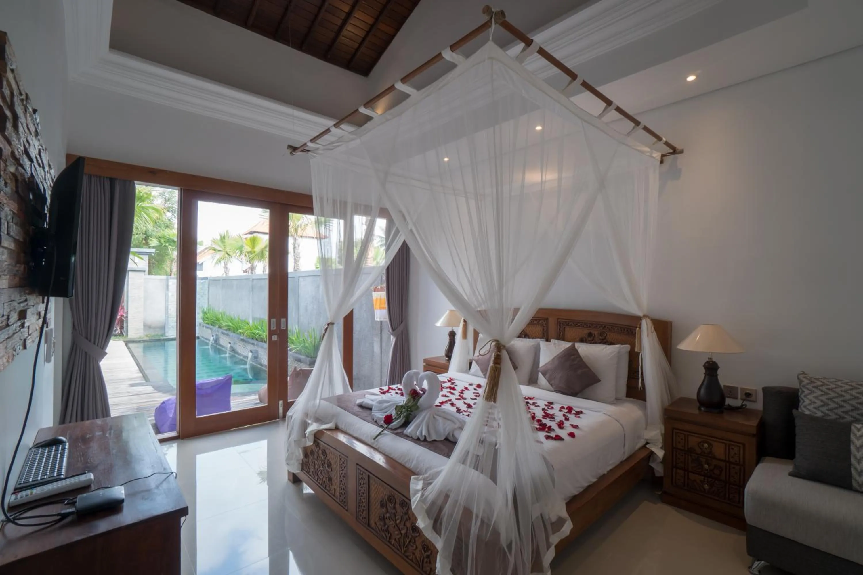 Photo of the whole room, Bed in Royani Villa