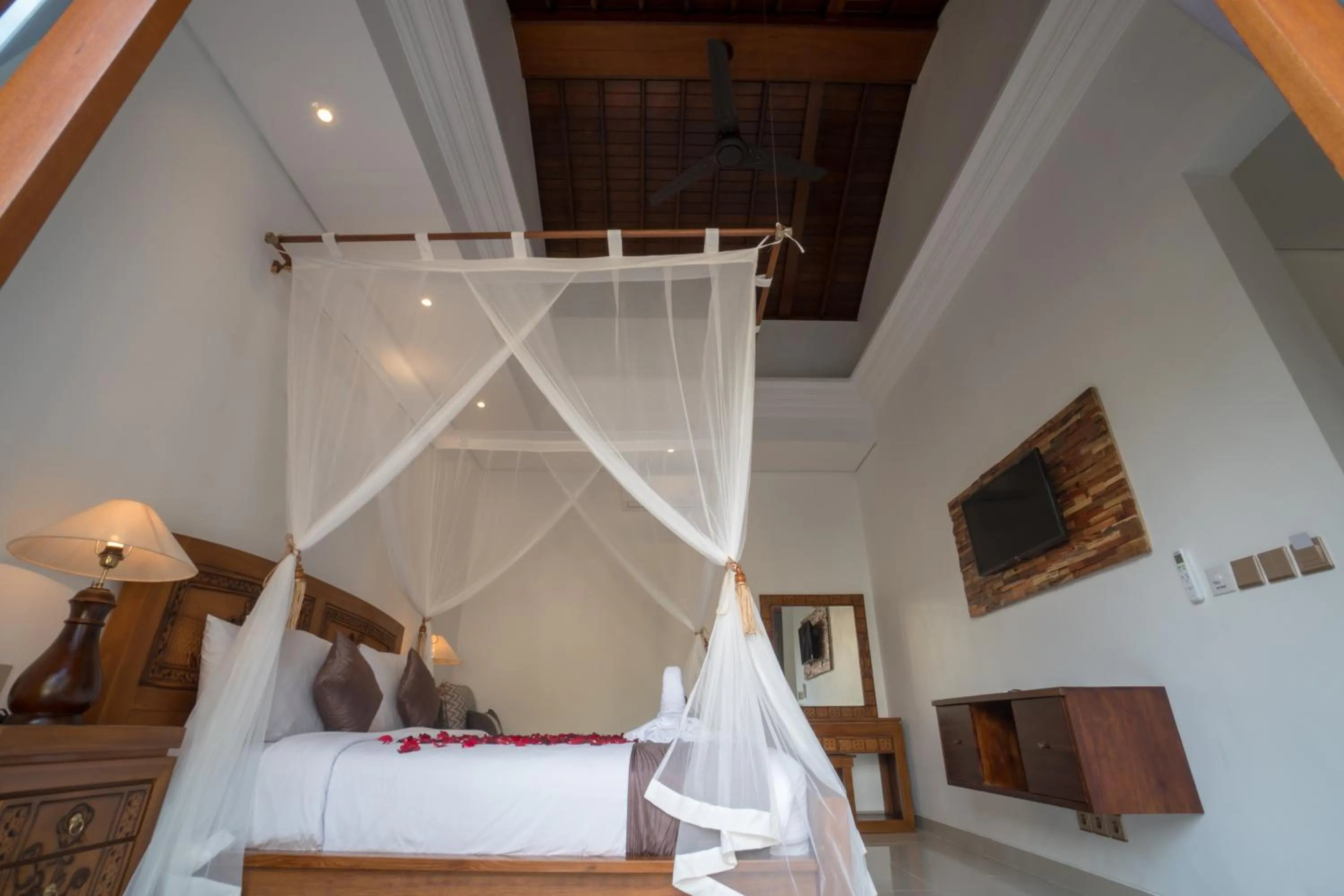 Bed in Royani Villa