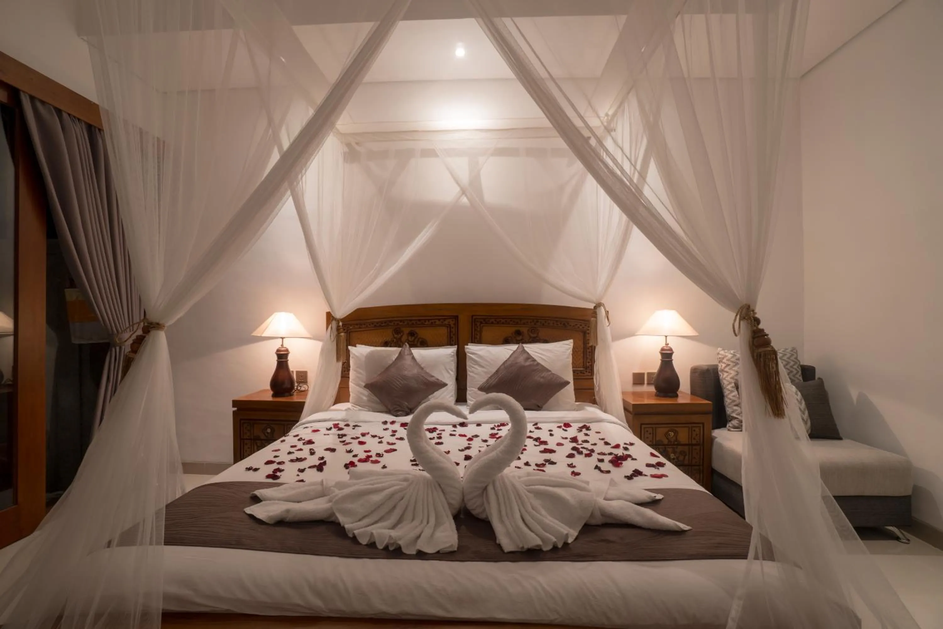 Photo of the whole room, Bed in Royani Villa