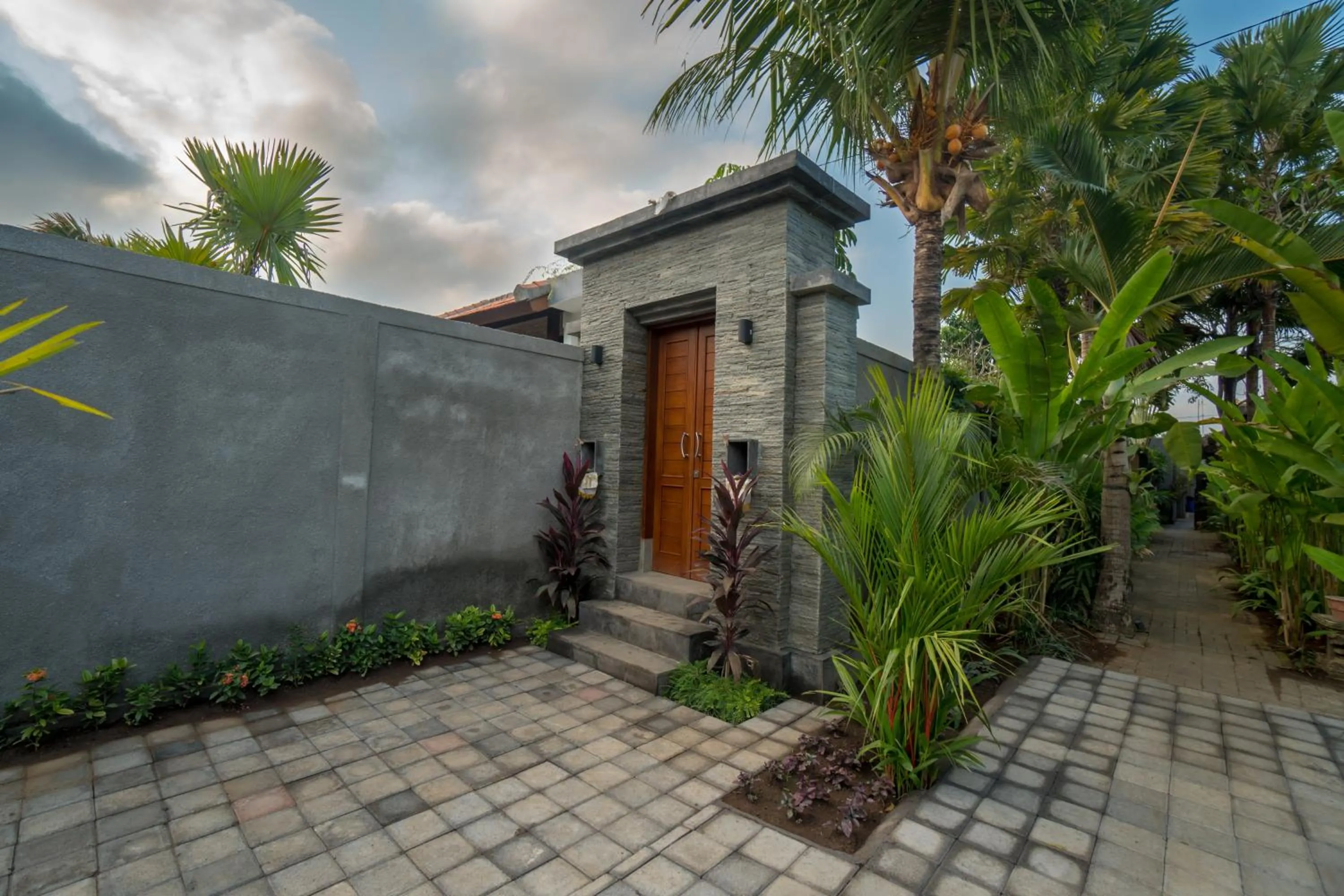 Facade/entrance in Royani Villa