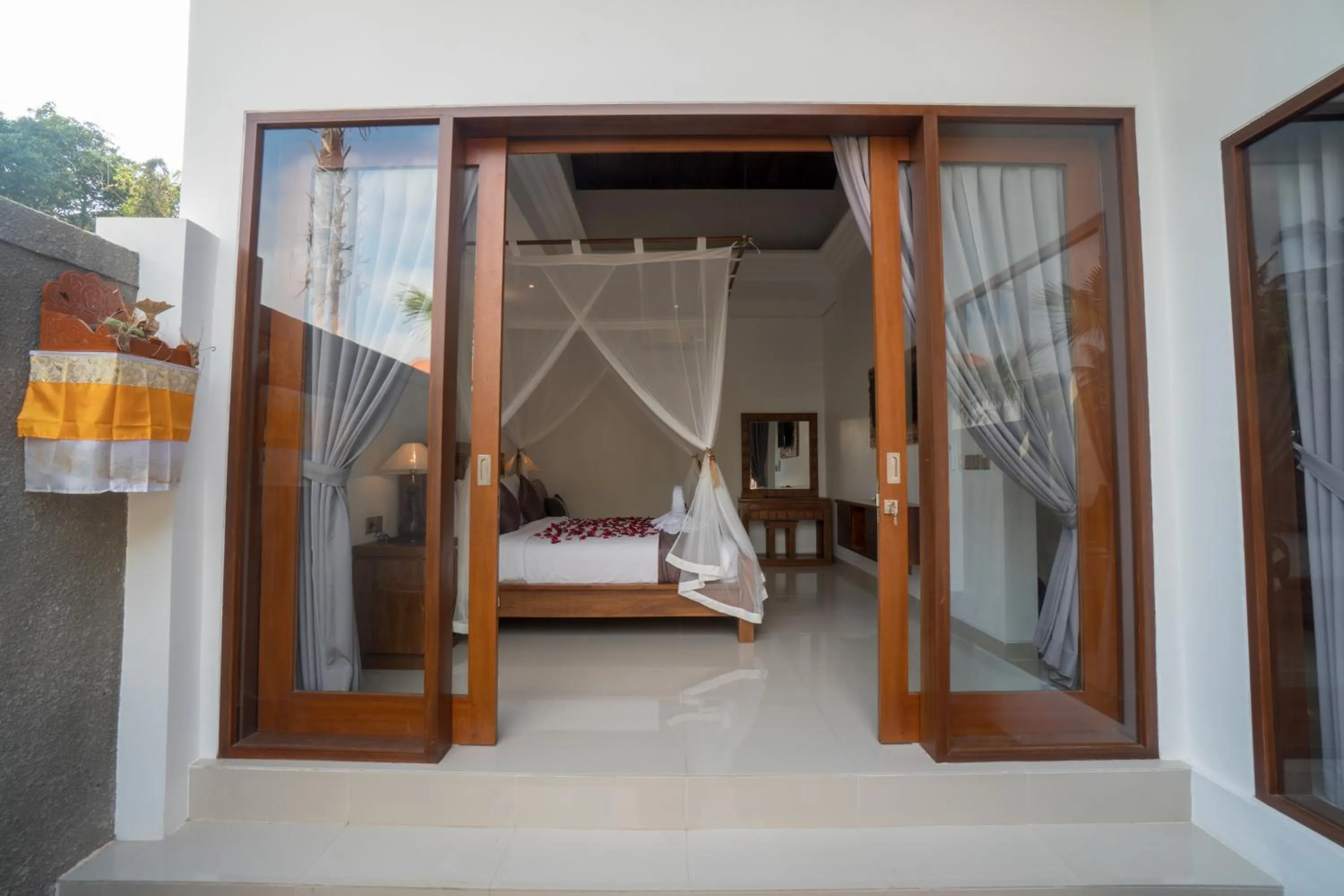 Facade/entrance, Bed in Royani Villa
