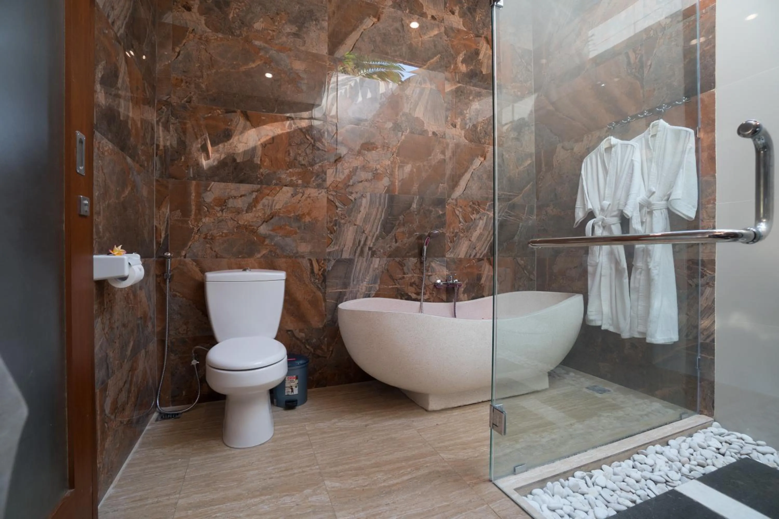Toilet in Royani Villa