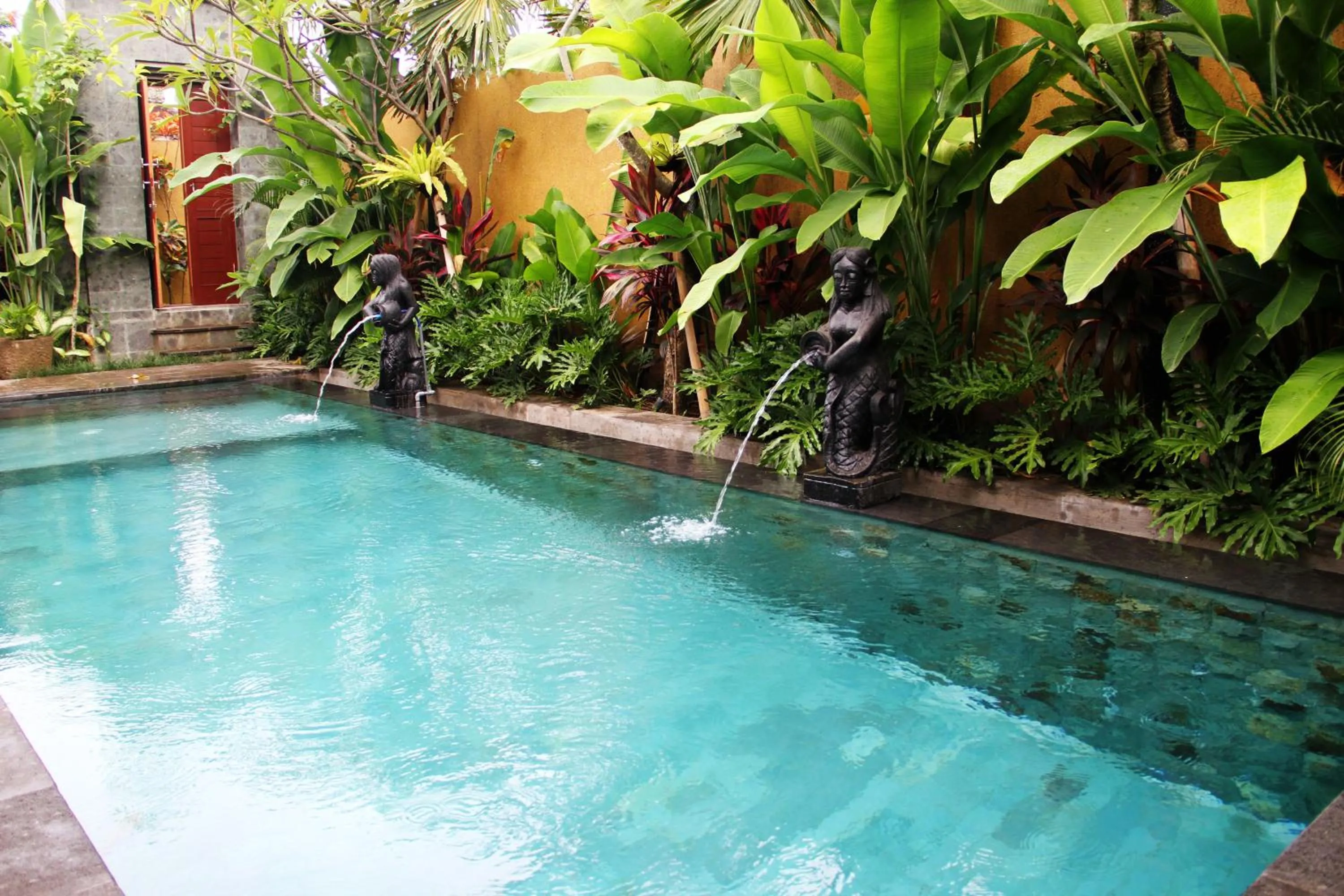 Swimming pool in Royani Villa