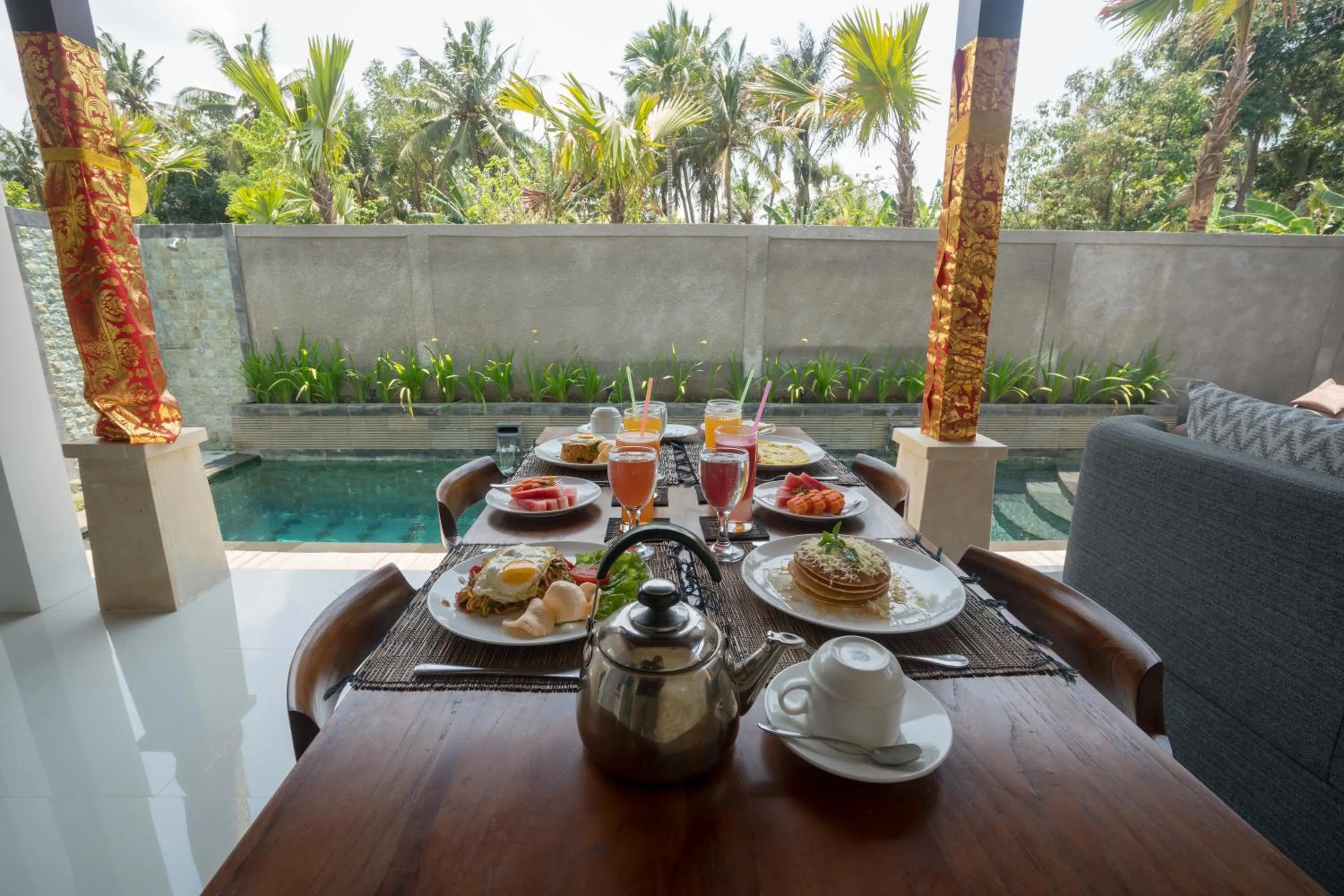 Food and drinks in Royani Villa
