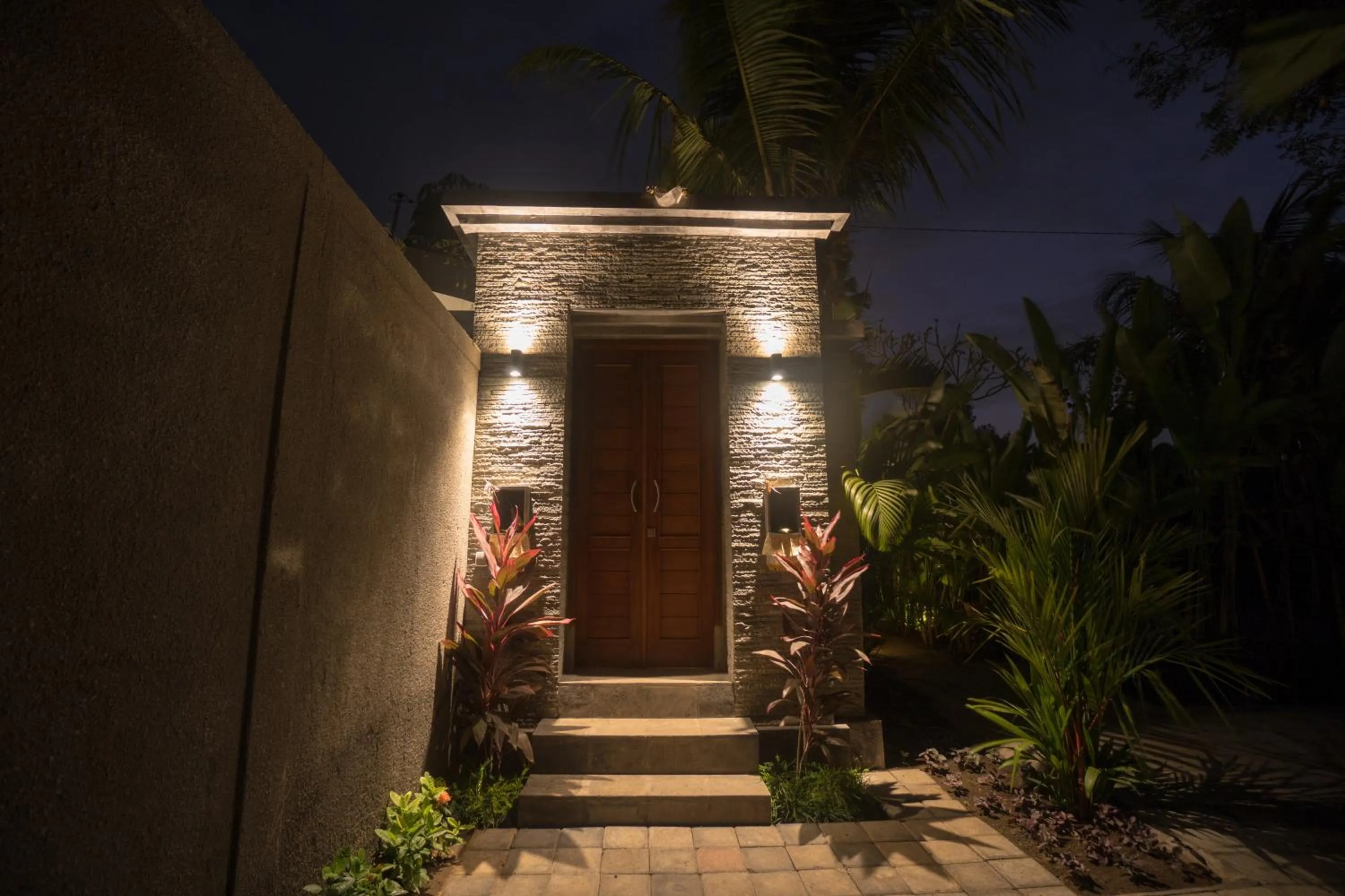 Facade/entrance in Royani Villa