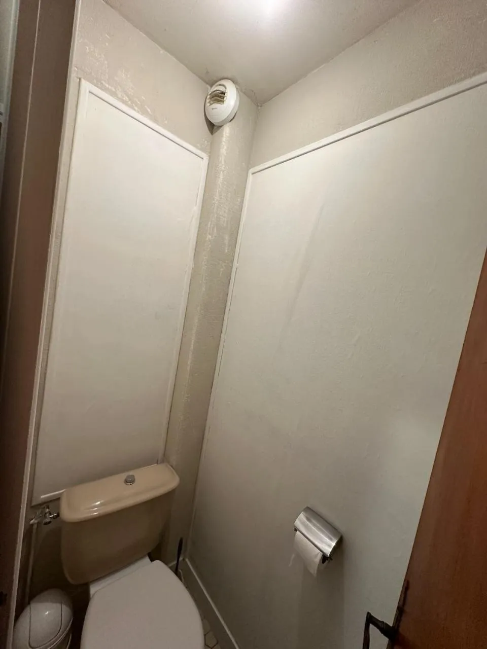 Toilet in Résidence Les Milandes