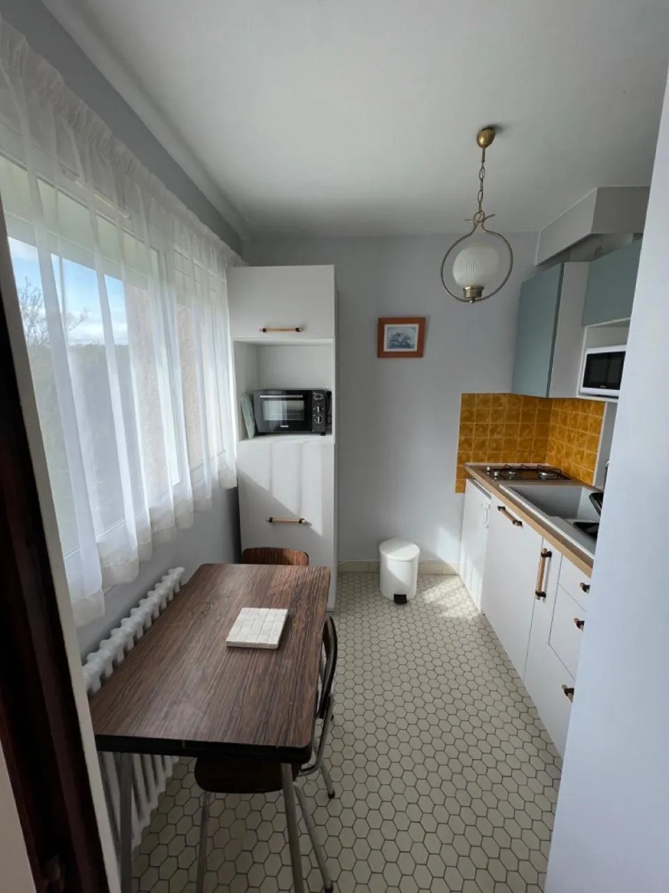 kitchen, Bed in Résidence Les Milandes