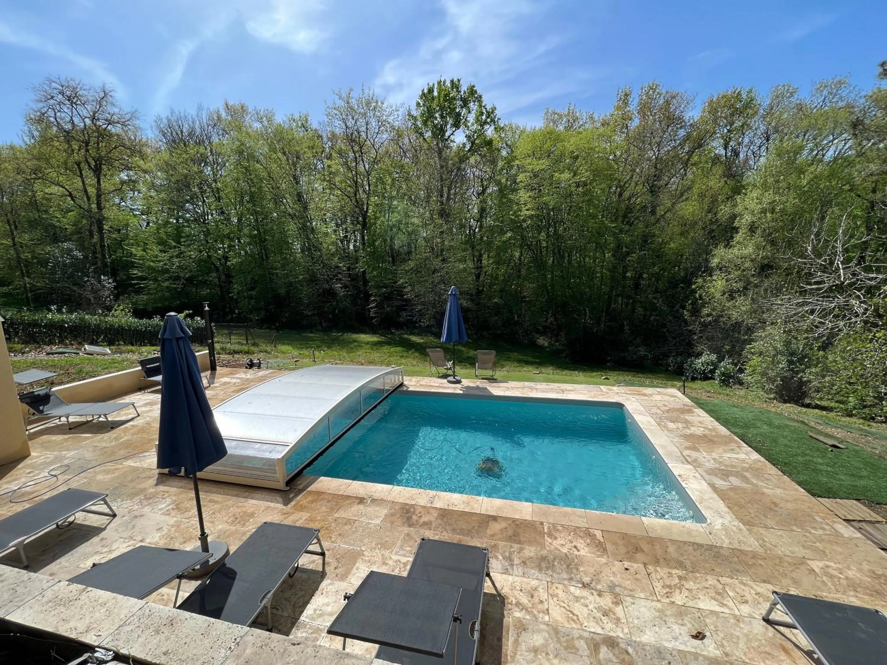 Swimming pool in Résidence Les Milandes