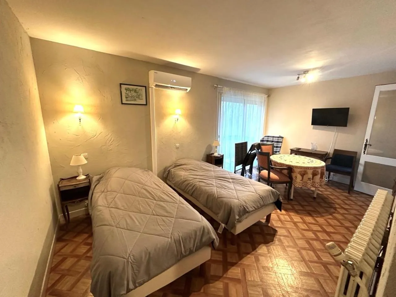 View (from property/room), Bed in Résidence Les Milandes