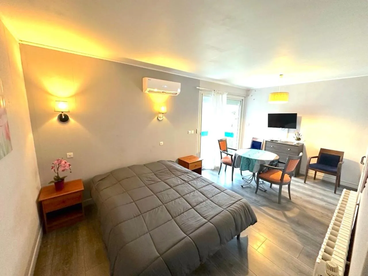 View (from property/room), Bed in Résidence Les Milandes