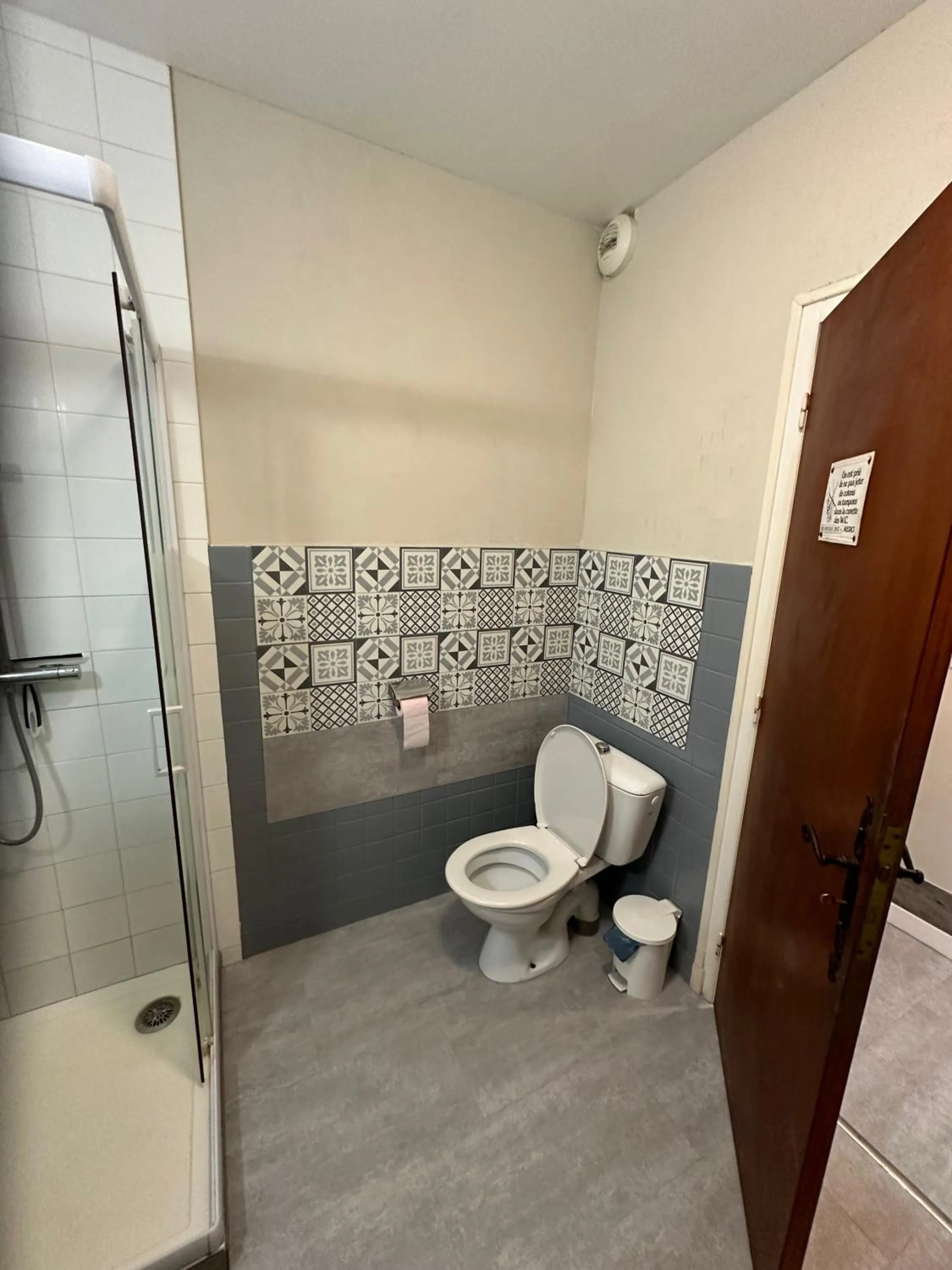 Toilet in Résidence Les Milandes