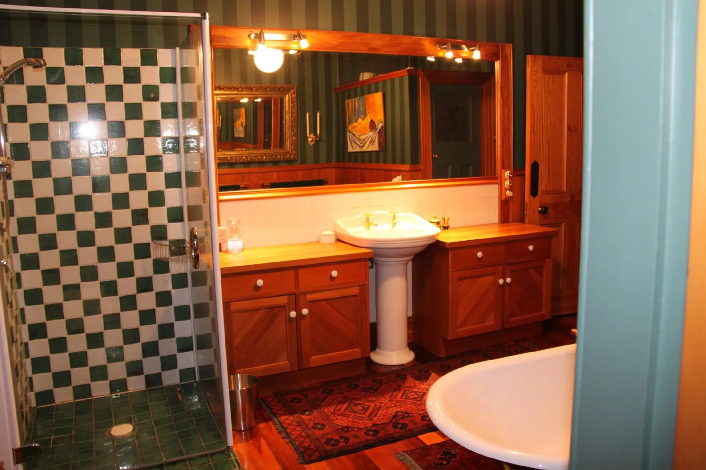 Deluxe Queen Room in Villa Rouge B&B Deluxe Queen Room in Villa Rouge B&B