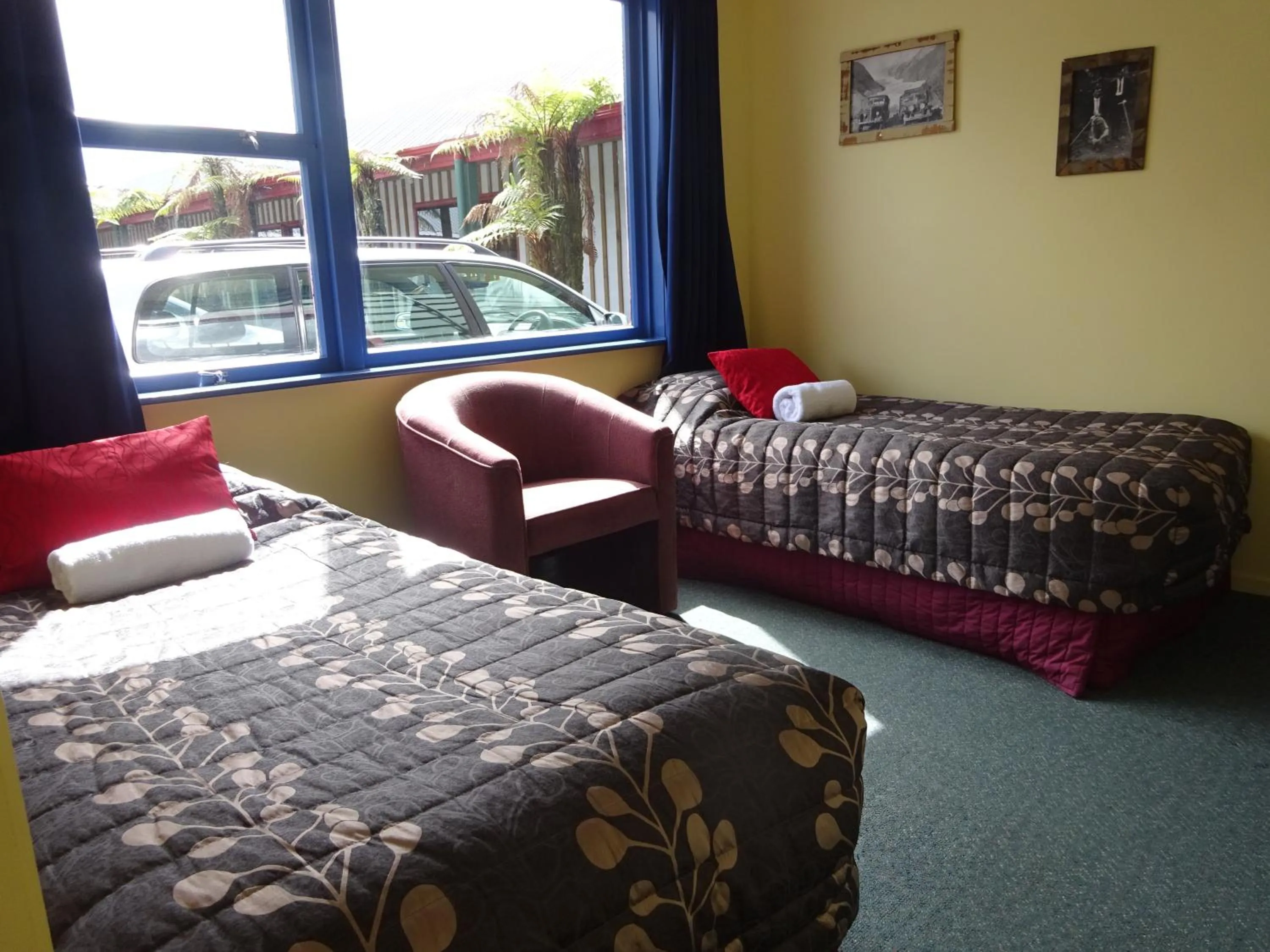 Bedroom, Bed in Glow Worm Accommodation