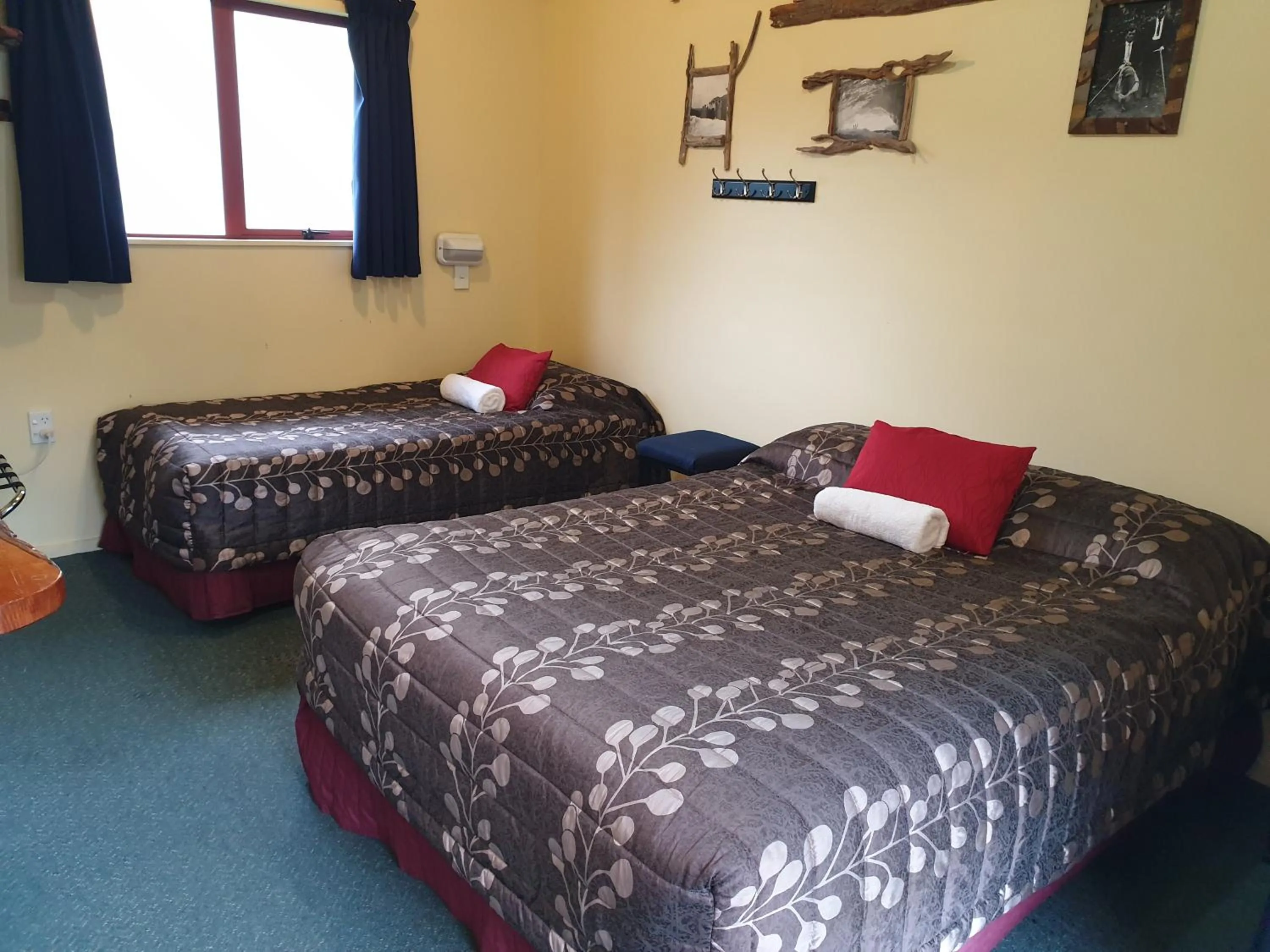 Bedroom, Bed in Glow Worm Accommodation