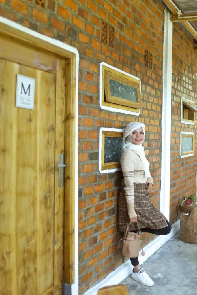 AZALEA GARDEN HOMESTAY