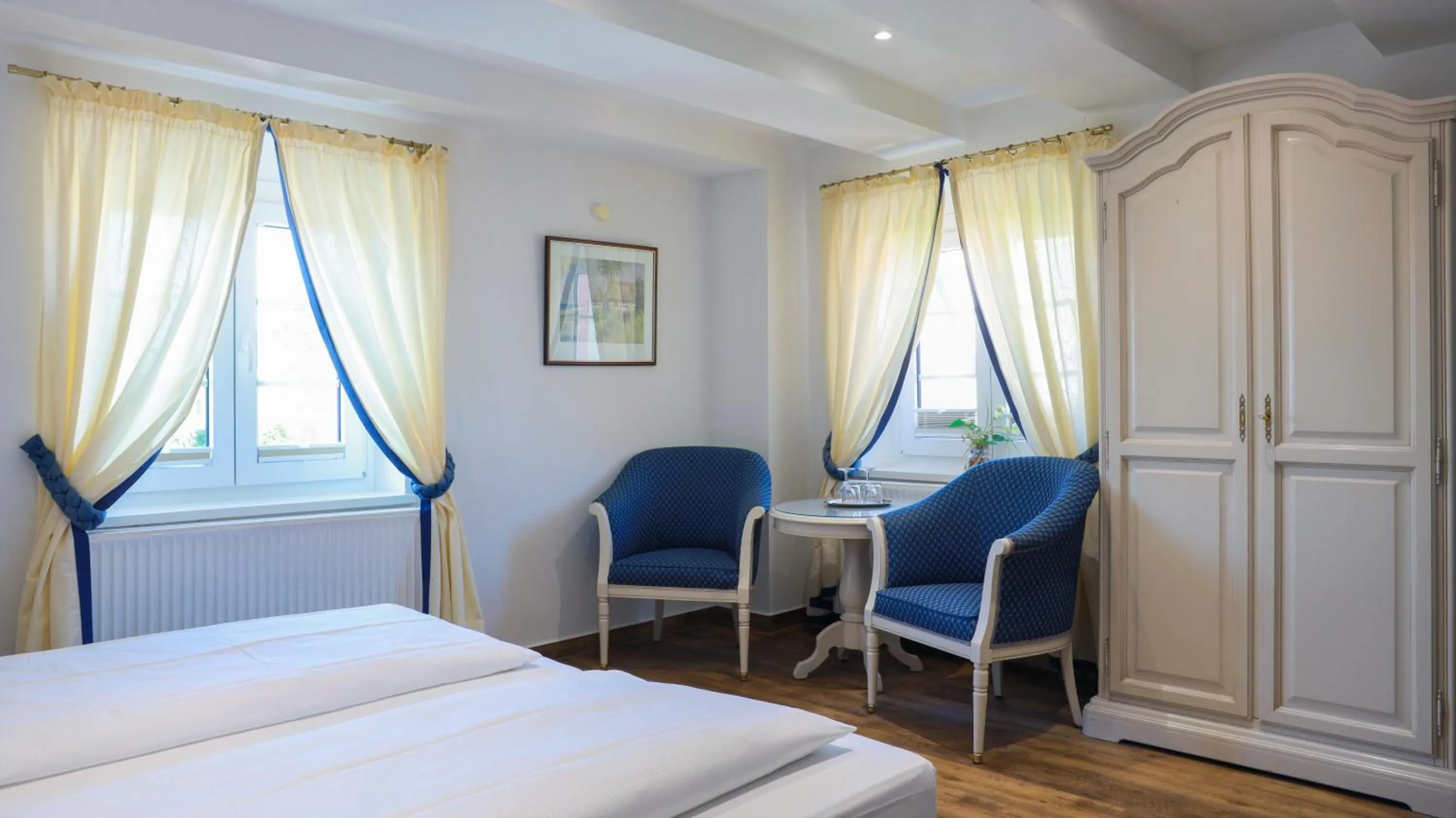 Photo of the whole room, Bed in Hotel Am Yachthafen