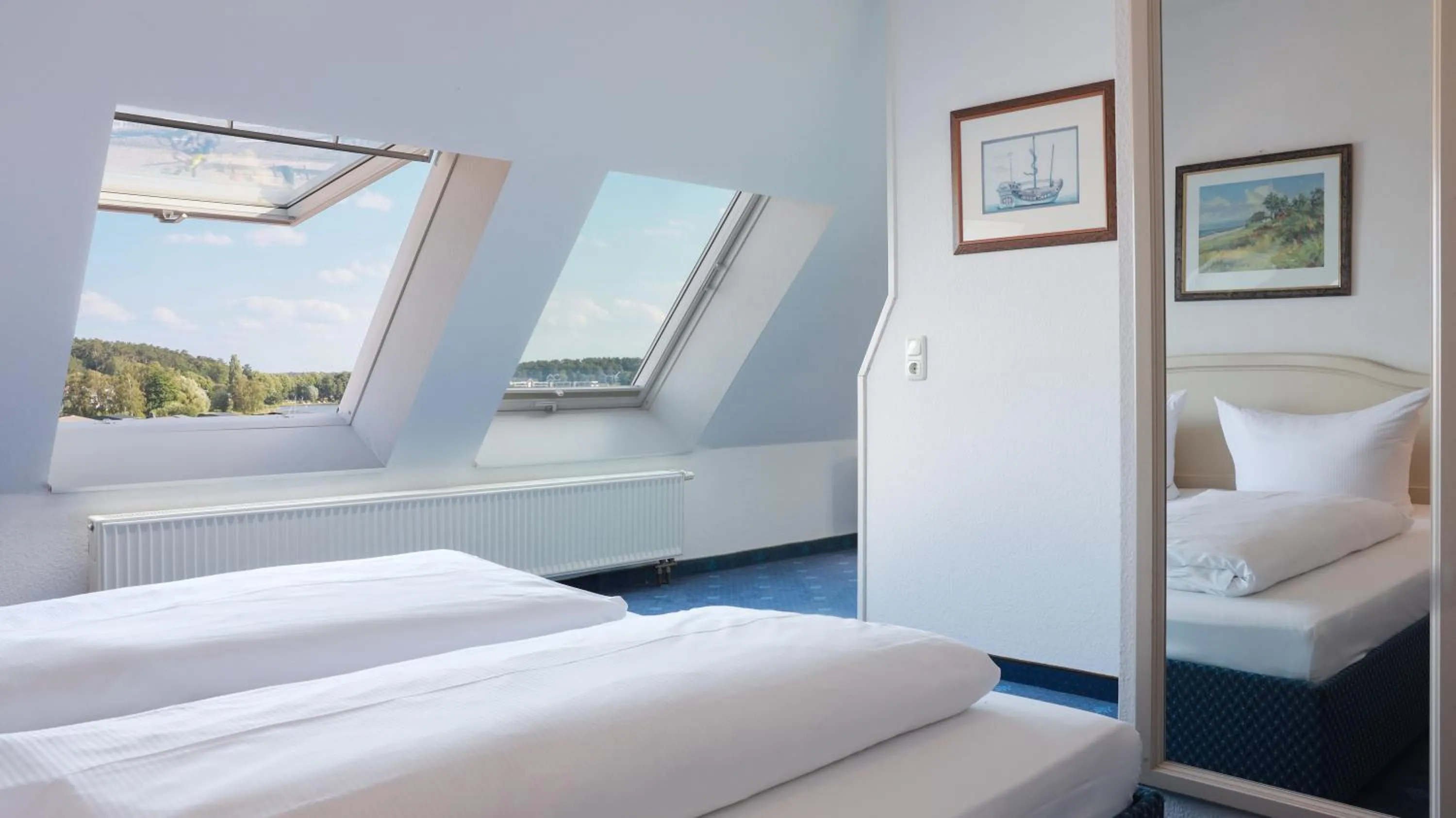 Photo of the whole room, Bed in Hotel Am Yachthafen