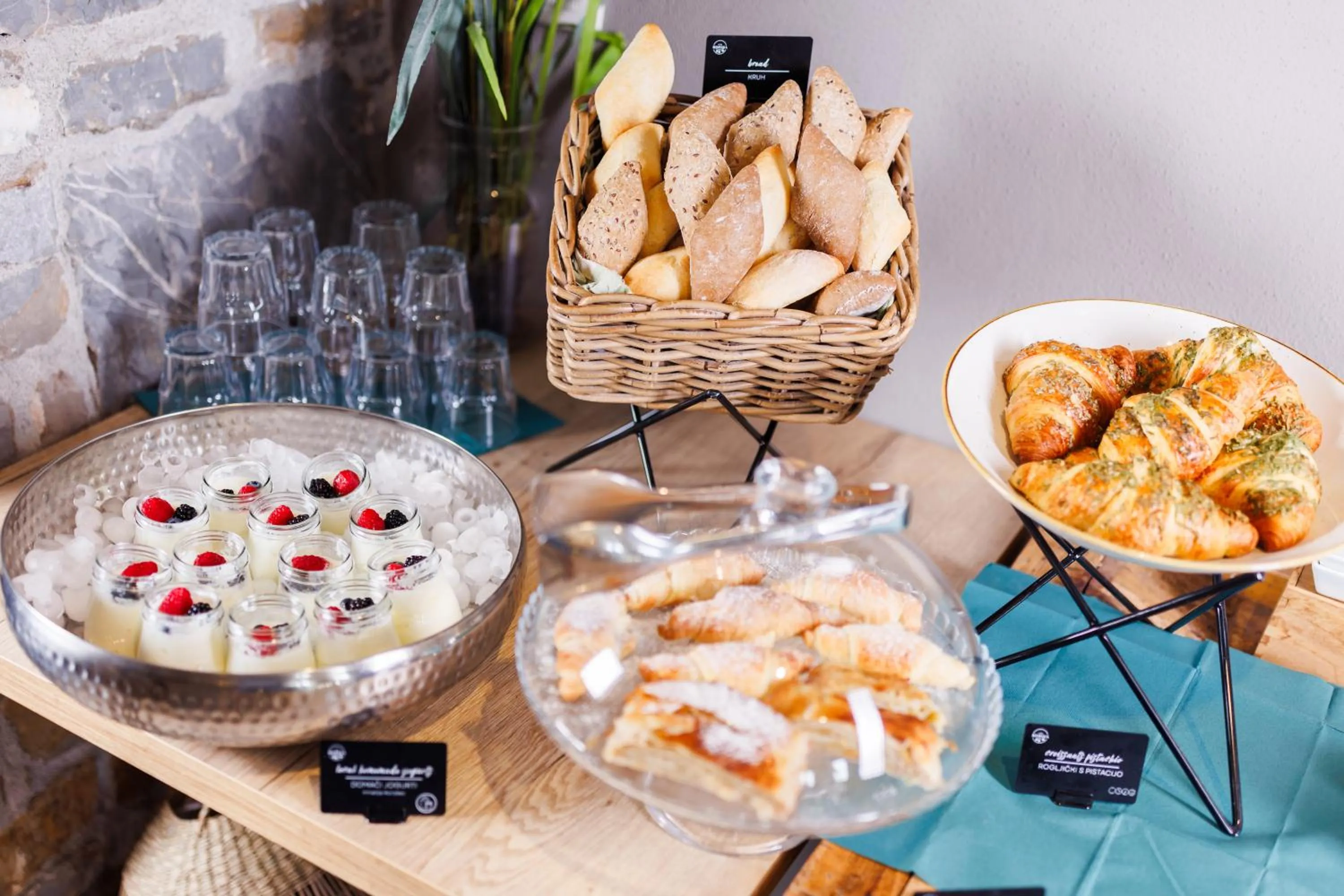 Breakfast in Vila ROBIDA & SPA