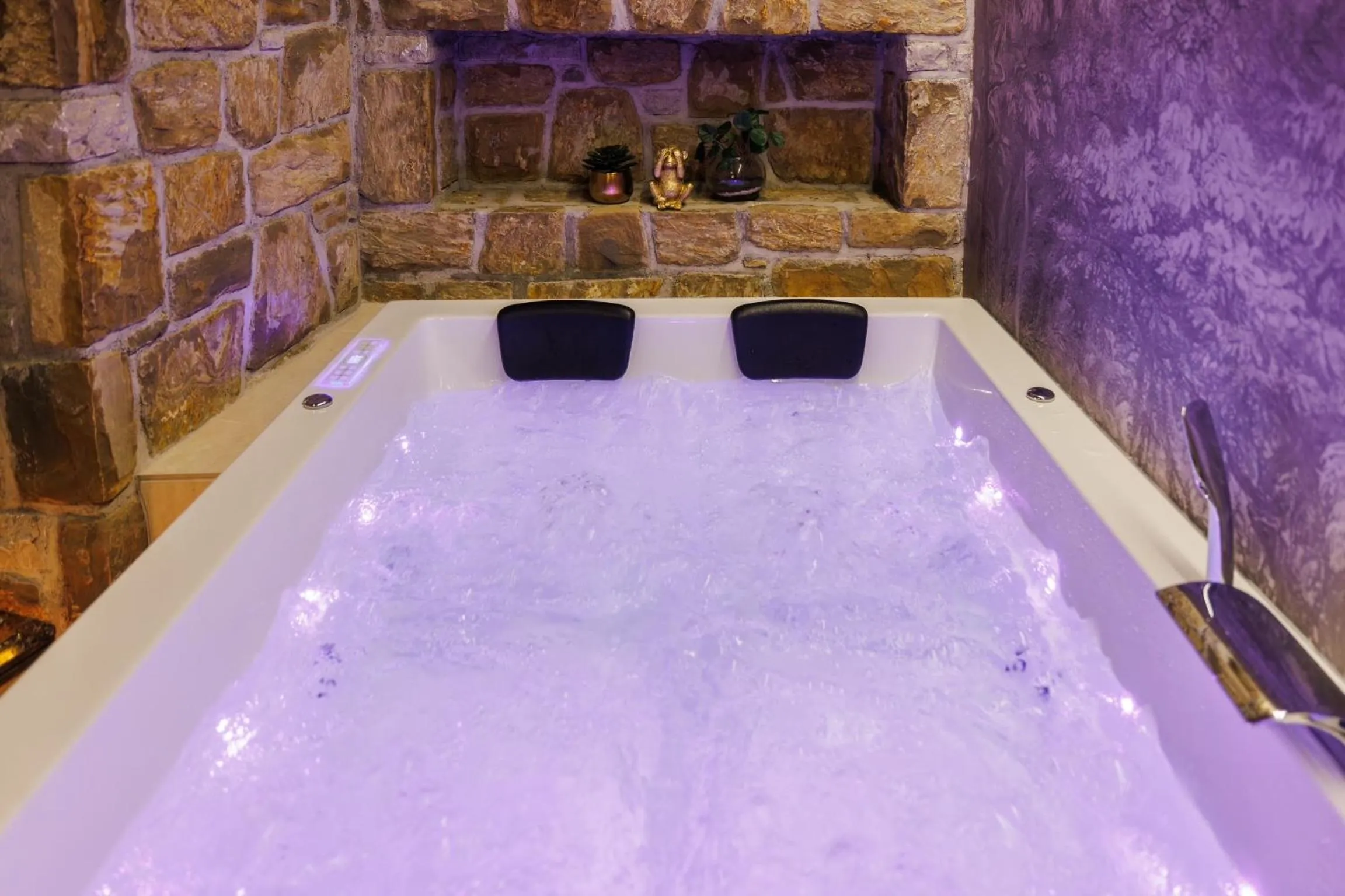 Hot Tub in Vila ROBIDA & SPA