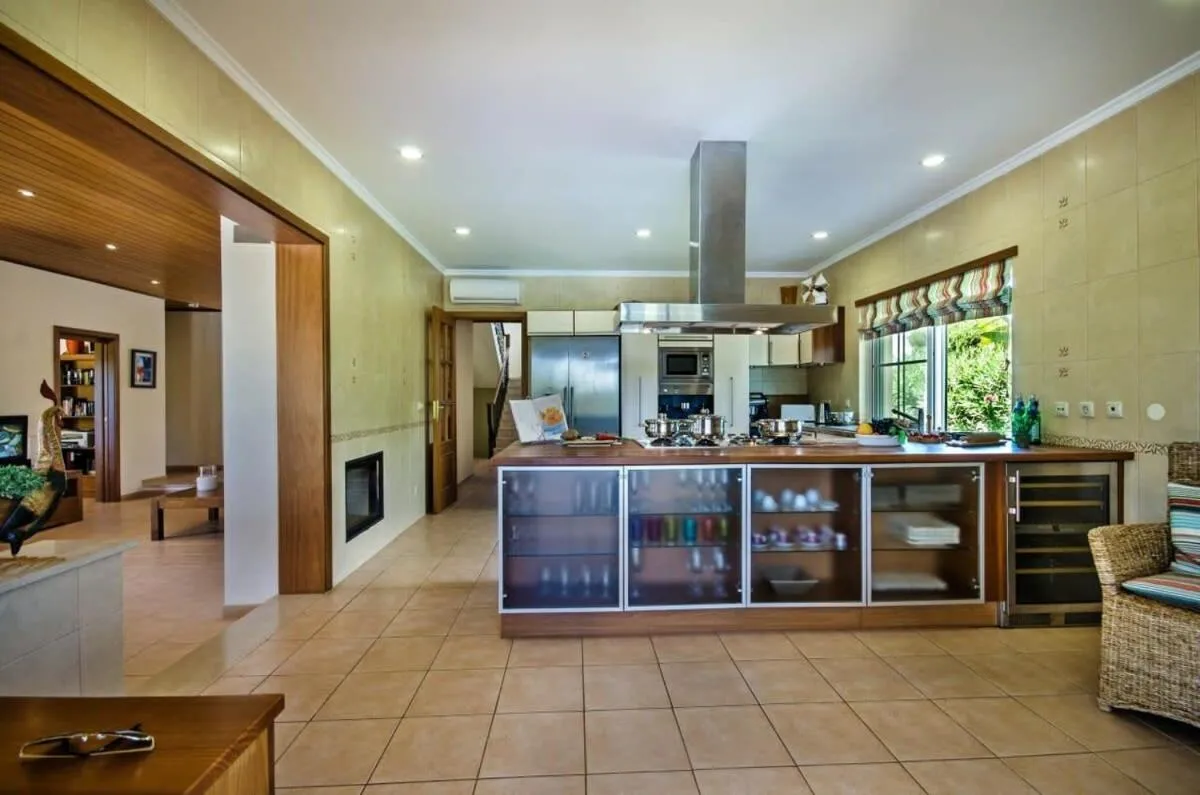 Villa Palm Golfe, fantastic house on Vila Sol course, kids pool, aircon