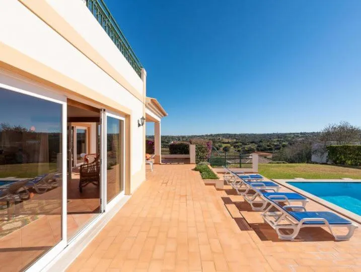 Villa Agua - Modern villa, quiet location walkable to restaurant and supermarket