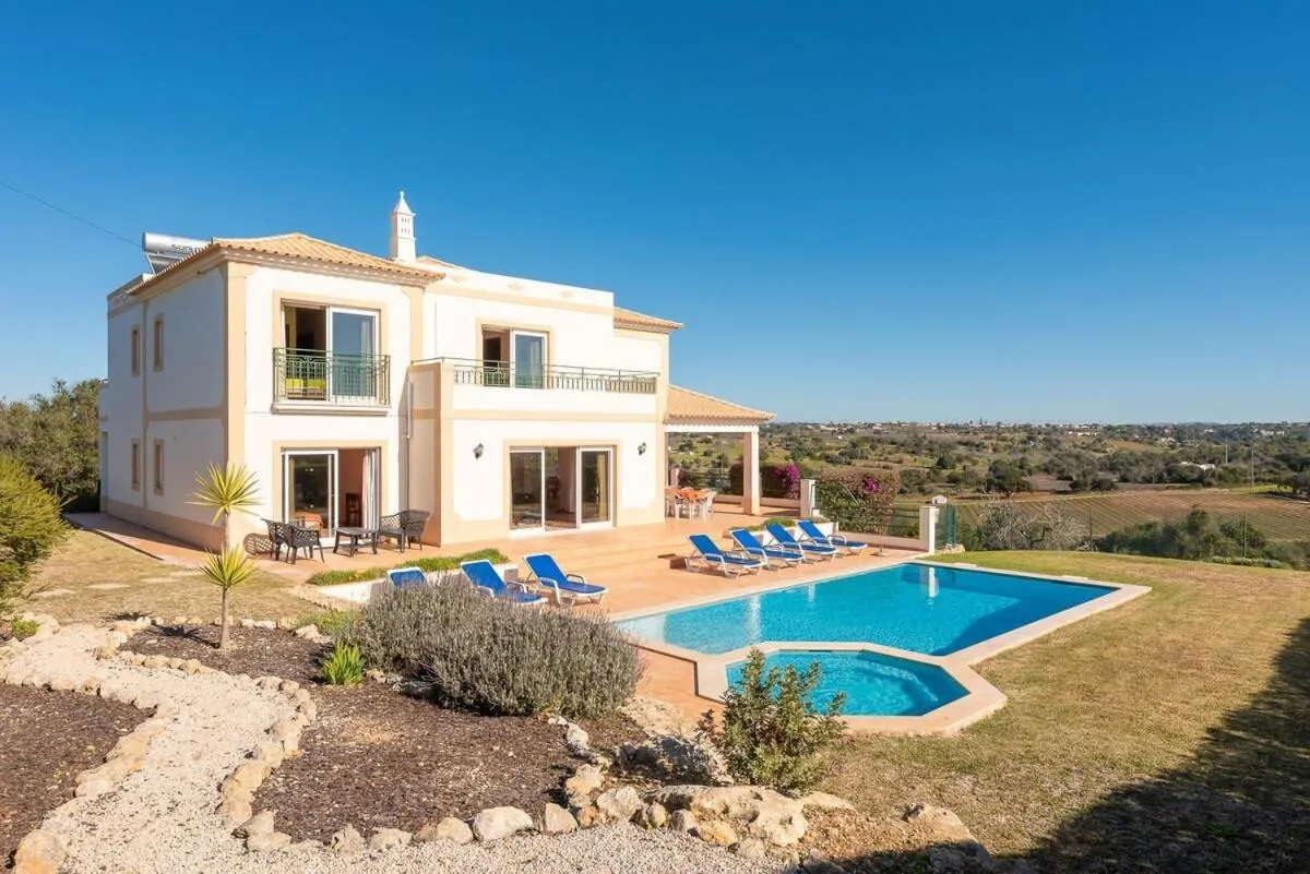 Villa Agua - Modern villa, quiet location walkable to restaurant and supermarket