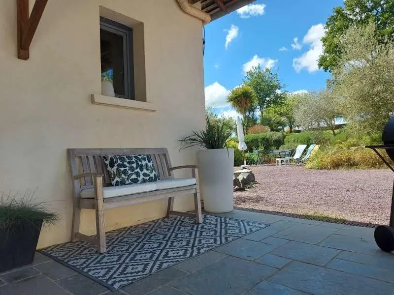 Patio in Havre de paix et jardin tropical. Chambre privée