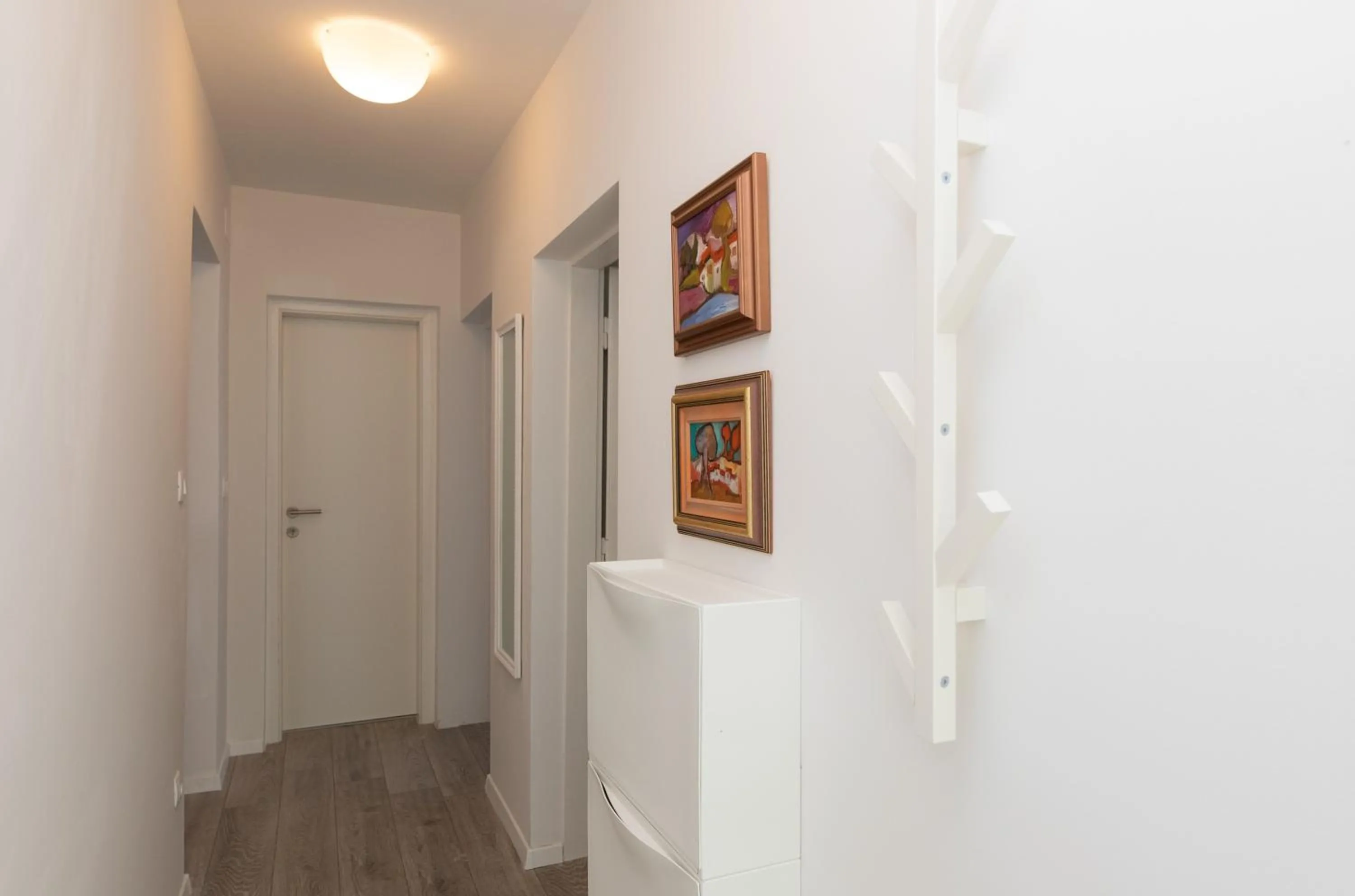 Communal lounge/ TV room in Two Flowers Luxury Apartment