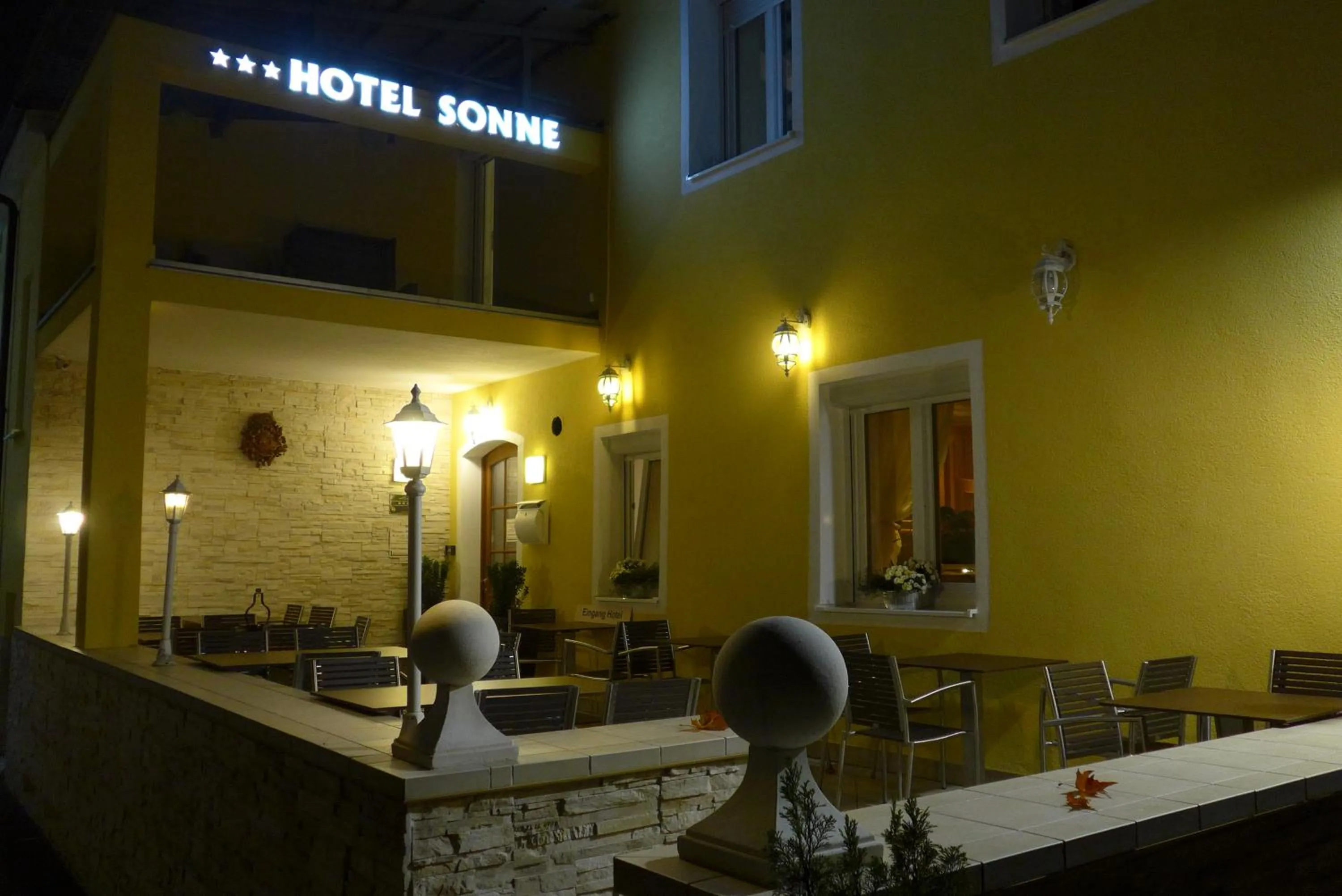 Night in Hotel Sonne